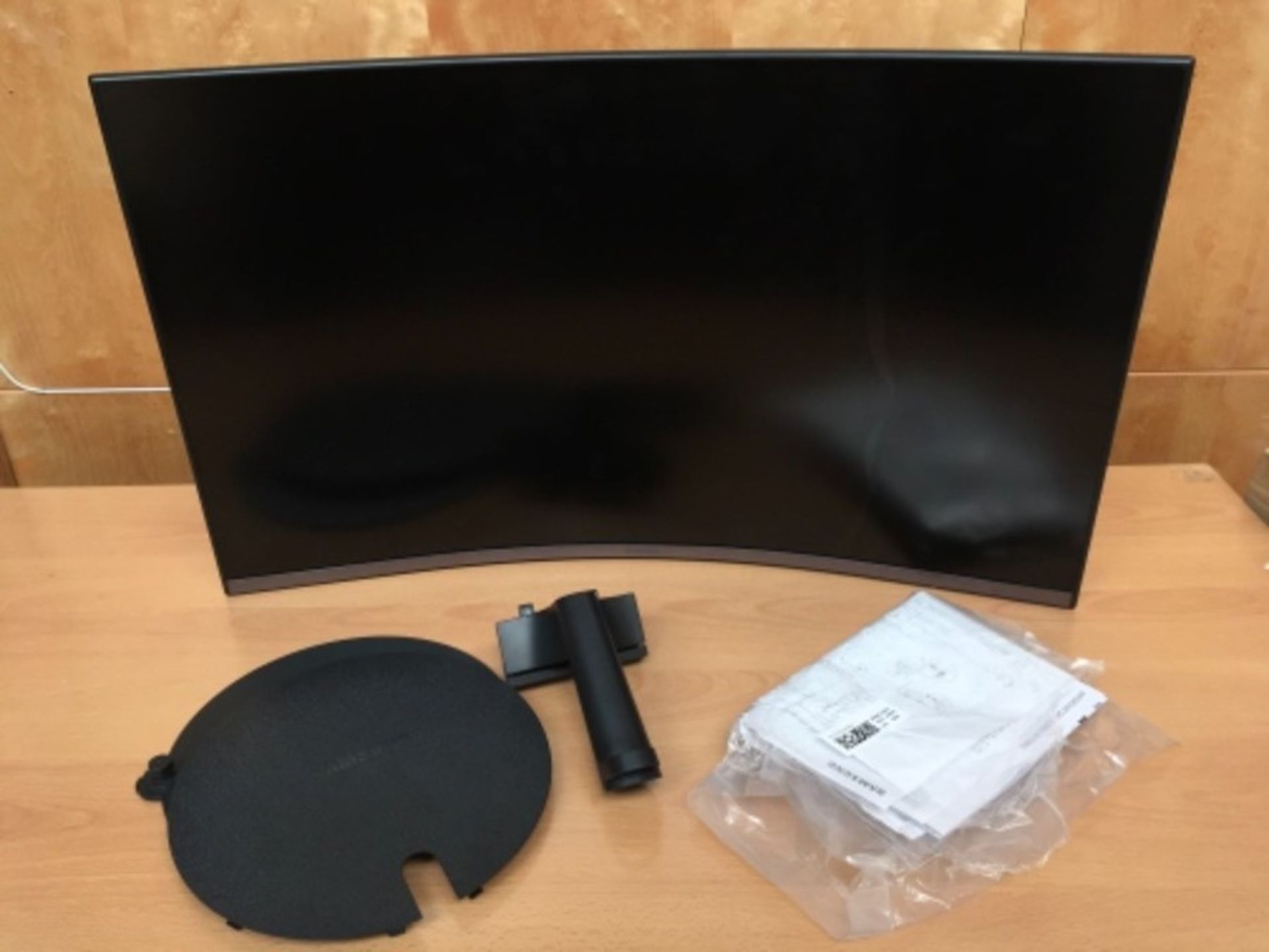 (BROKEN SCREEN) RRP £237.00 Samsung T55 Curved Monitor, 32 Inch, 1000R, 75hz - Image 3 of 3