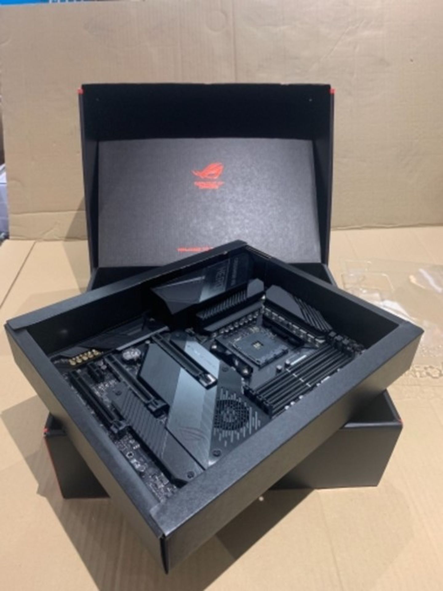 RRP £361.00 ASUS ROG Crosshair VIII Hero (Wi-Fi) ATX Motherb - Image 2 of 2