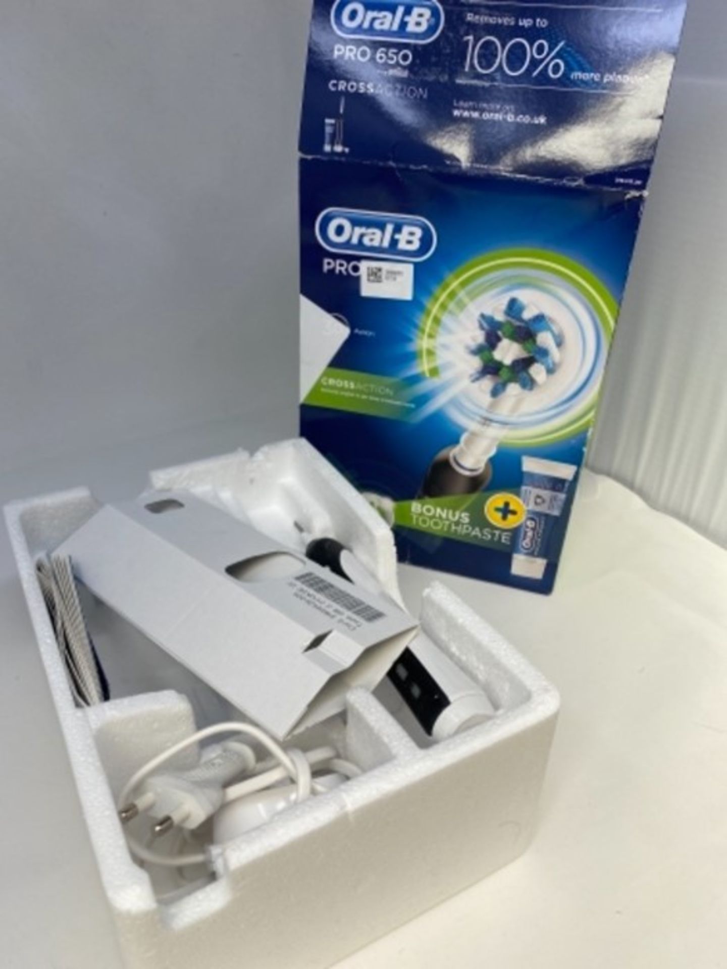 Oral-B Pro 650 Cross Action Electric Rechargeabl