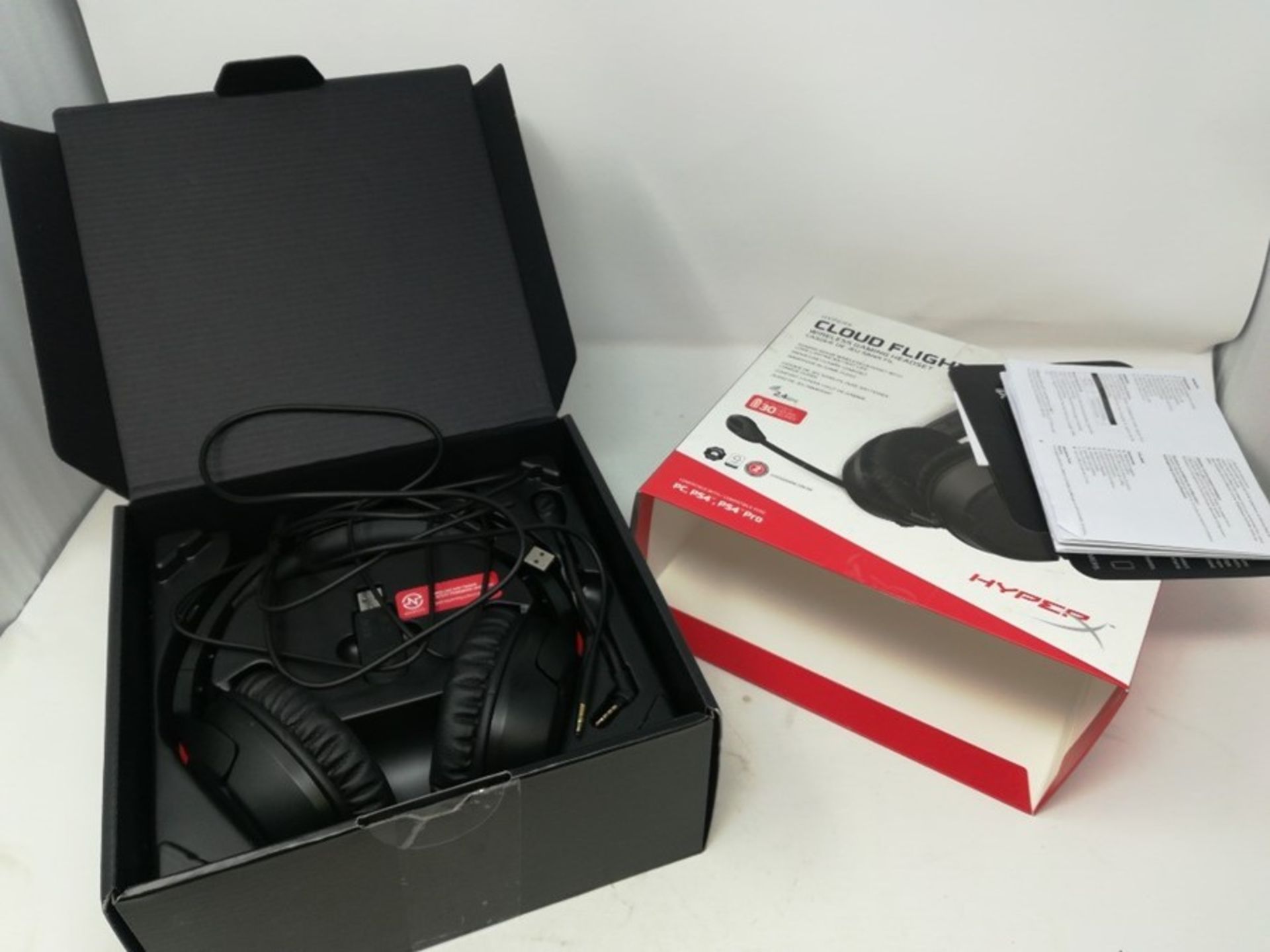 RRP £111.00 HyperX HX-HSCF-BK/EM Cloud Flight Wireless Gaming Headset for PC/PS4 - Image 2 of 2