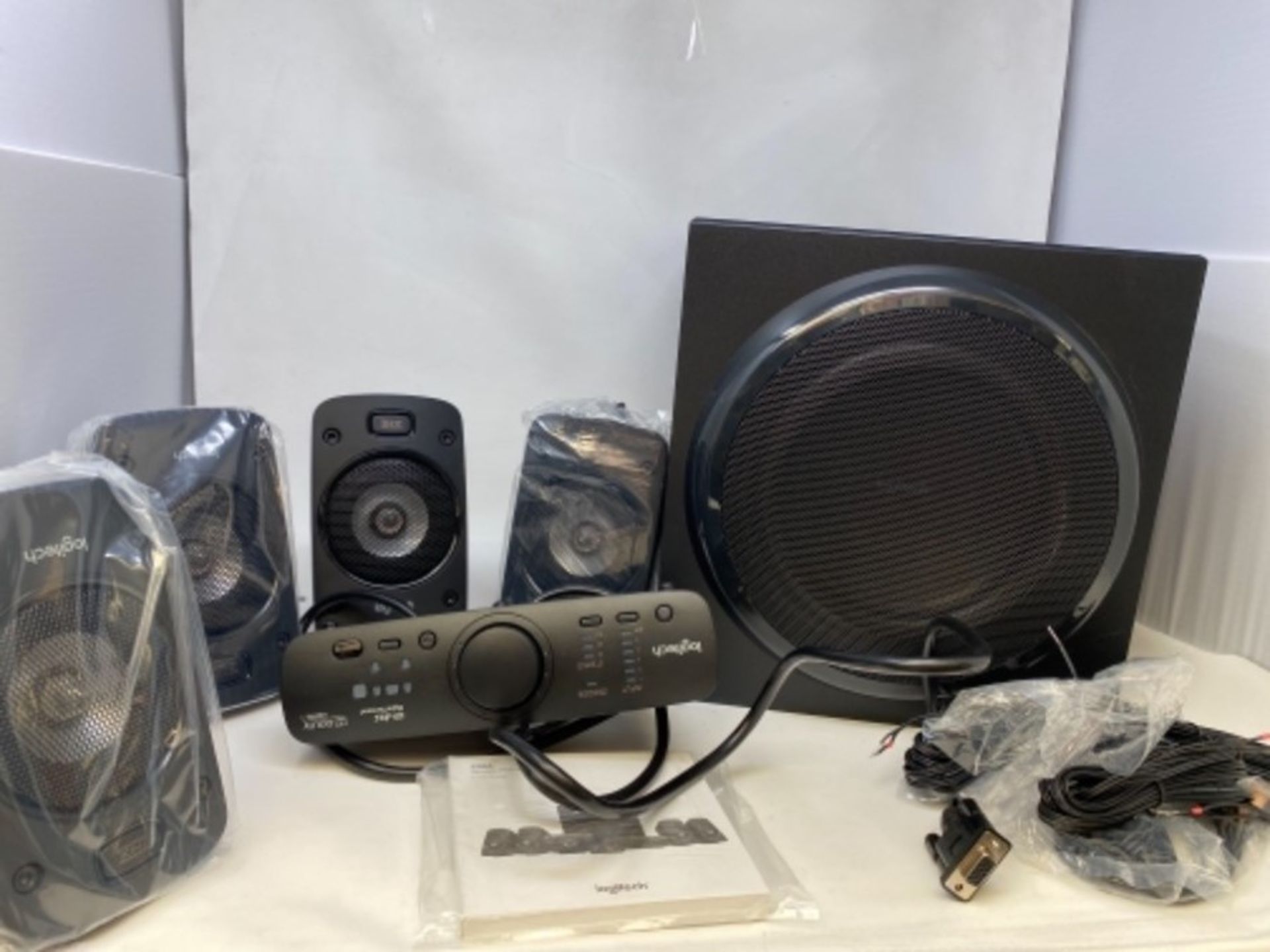 RRP £275.00 Logitech Z906 5.1 Surround Sound Speaker System, THX, Dolby & DTS Certified, 1000 Watt - Image 2 of 3