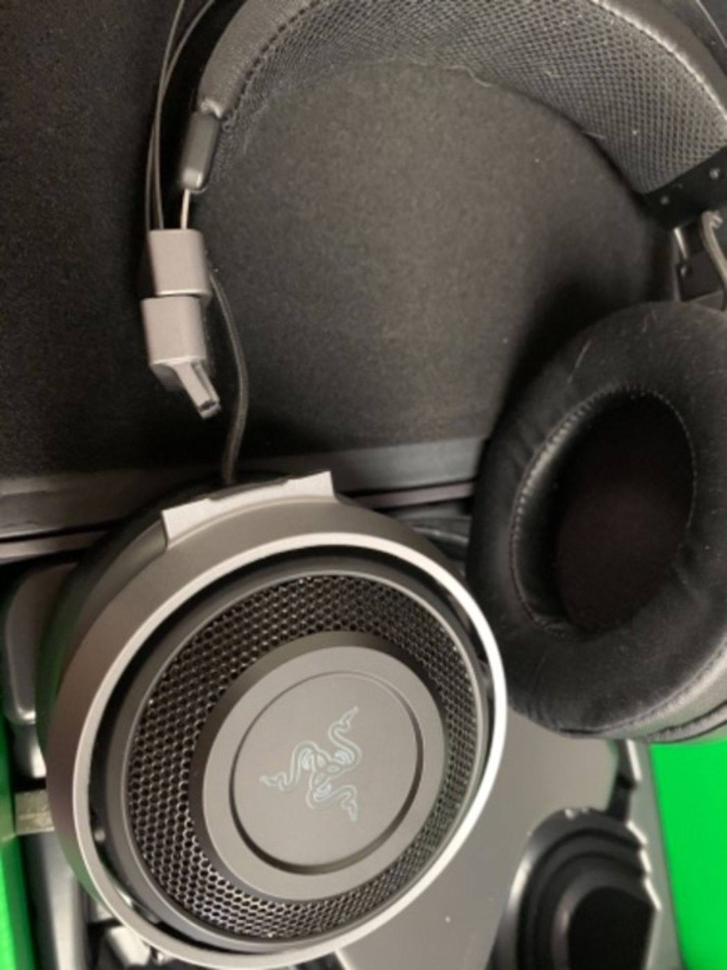 RRP £175.00 Snapped - Razer Nari Ultimate: Gaming Headset with THX Spatial Audio, Cooling Gel-Infu - Image 3 of 3