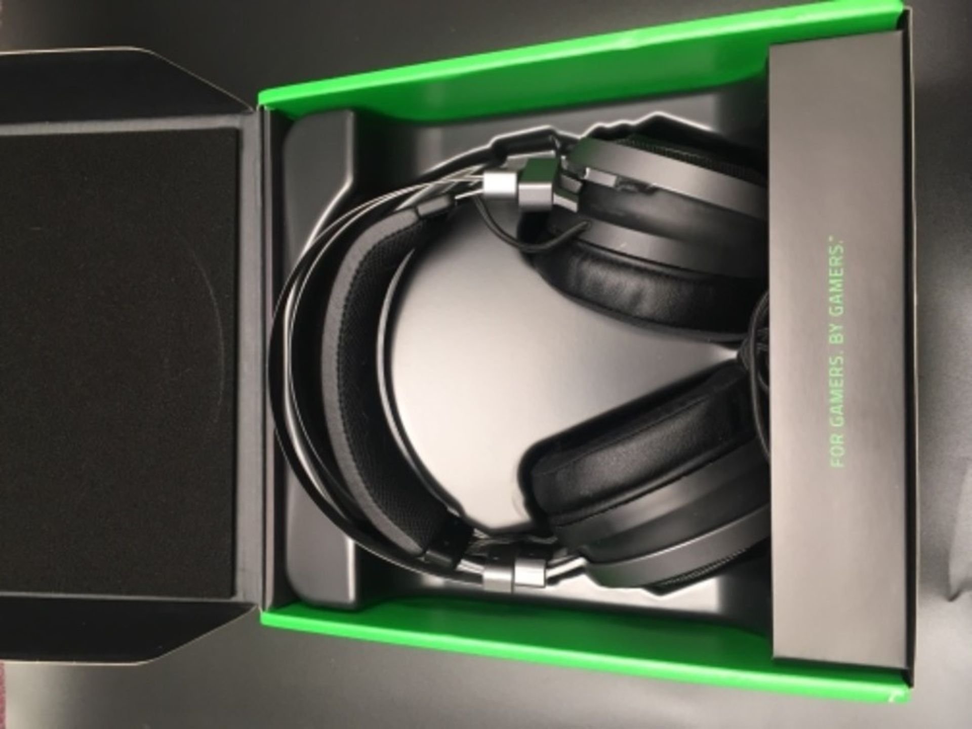 RRP £175.00 Snapped - Razer Nari Ultimate: Gaming Headset with THX Spatial Audio, Cooling Gel-Infu - Image 2 of 3