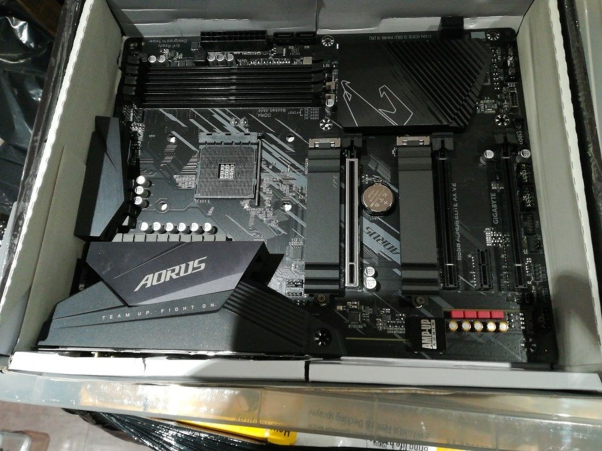 RRP £149.00 Gigabyte B550 AORUS ELITE AX V2 (Socket AM4/B550/DDR4/S-ATA 600/ATX/WiFi 6) - Image 2 of 2