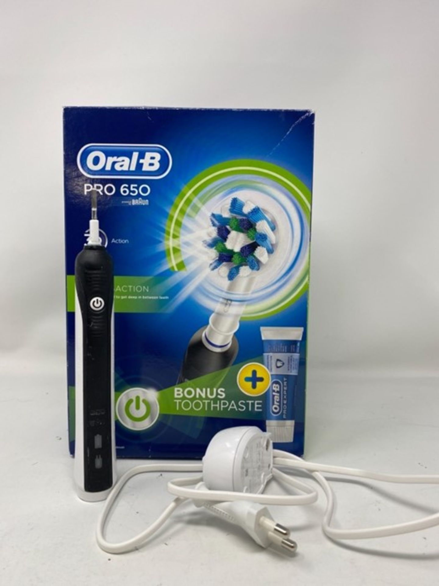 Oral-B Pro 650 Cross Action Electric Rechargeable Toothbrush Powered by Braun, 1 Black