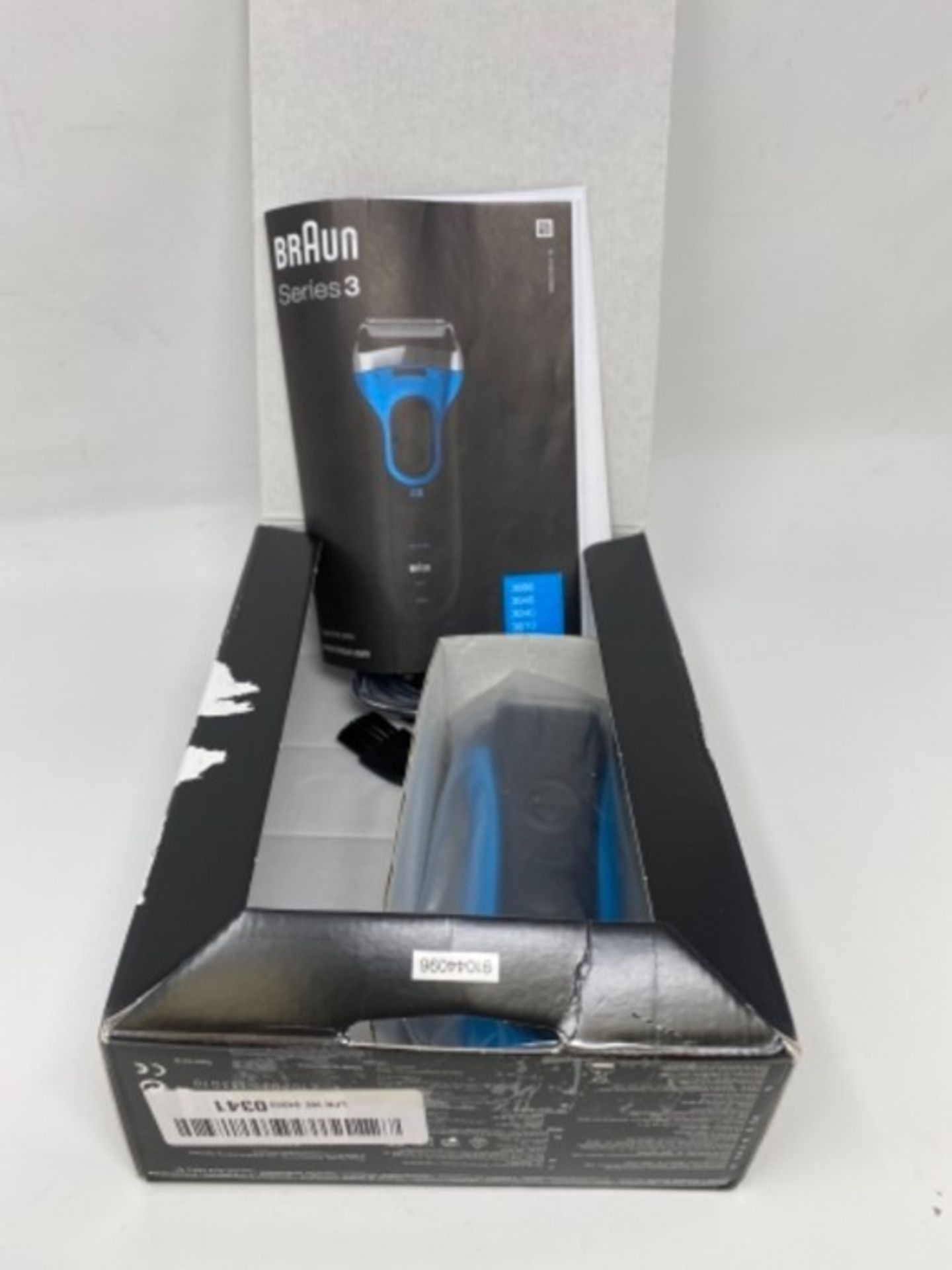 Braun Series 3 ProSkin 3040s Electric Shaver, Wet and Dry Electric Razor for Men with - Image 2 of 3