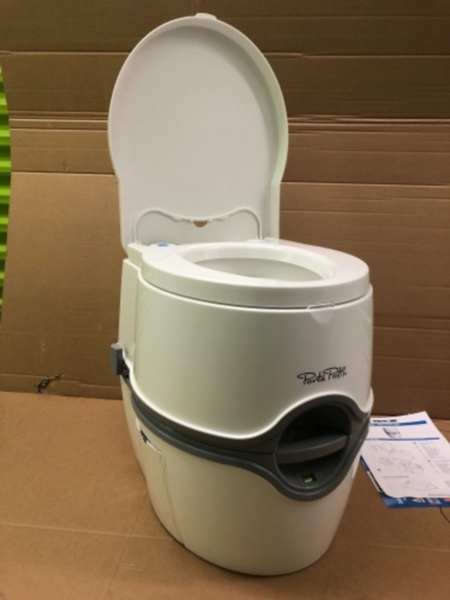 RRP £163.00 Thetford 92306 Porta Potti 565E (Electric) Portable Toilet, White-Grey, 448 x 388 x 45 - Image 3 of 3