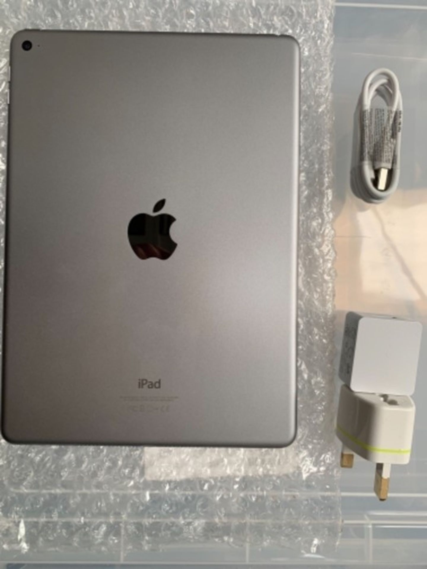 RRP £252.00 Apple iPad Air 2 - 32GB in Space Grey - WiFi NO ICLOUD - Image 3 of 3