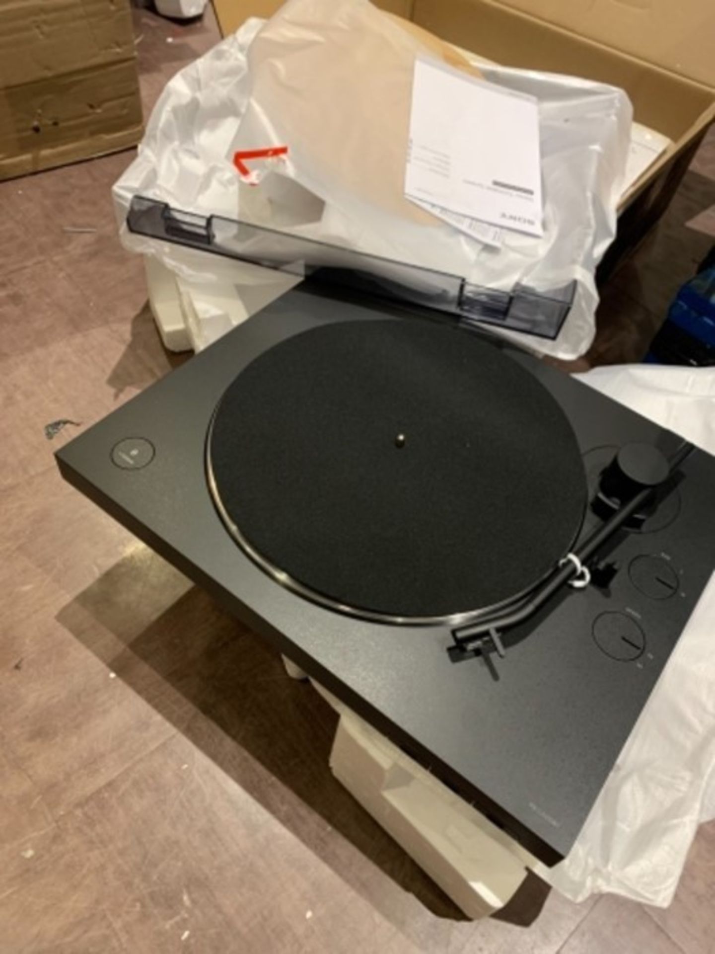 RRP £194.00 Sony PS-LX310BT Bluetooth Turntable with built-in Phono Pre-Amp, 2 speeds and 3 gain m - Image 2 of 3