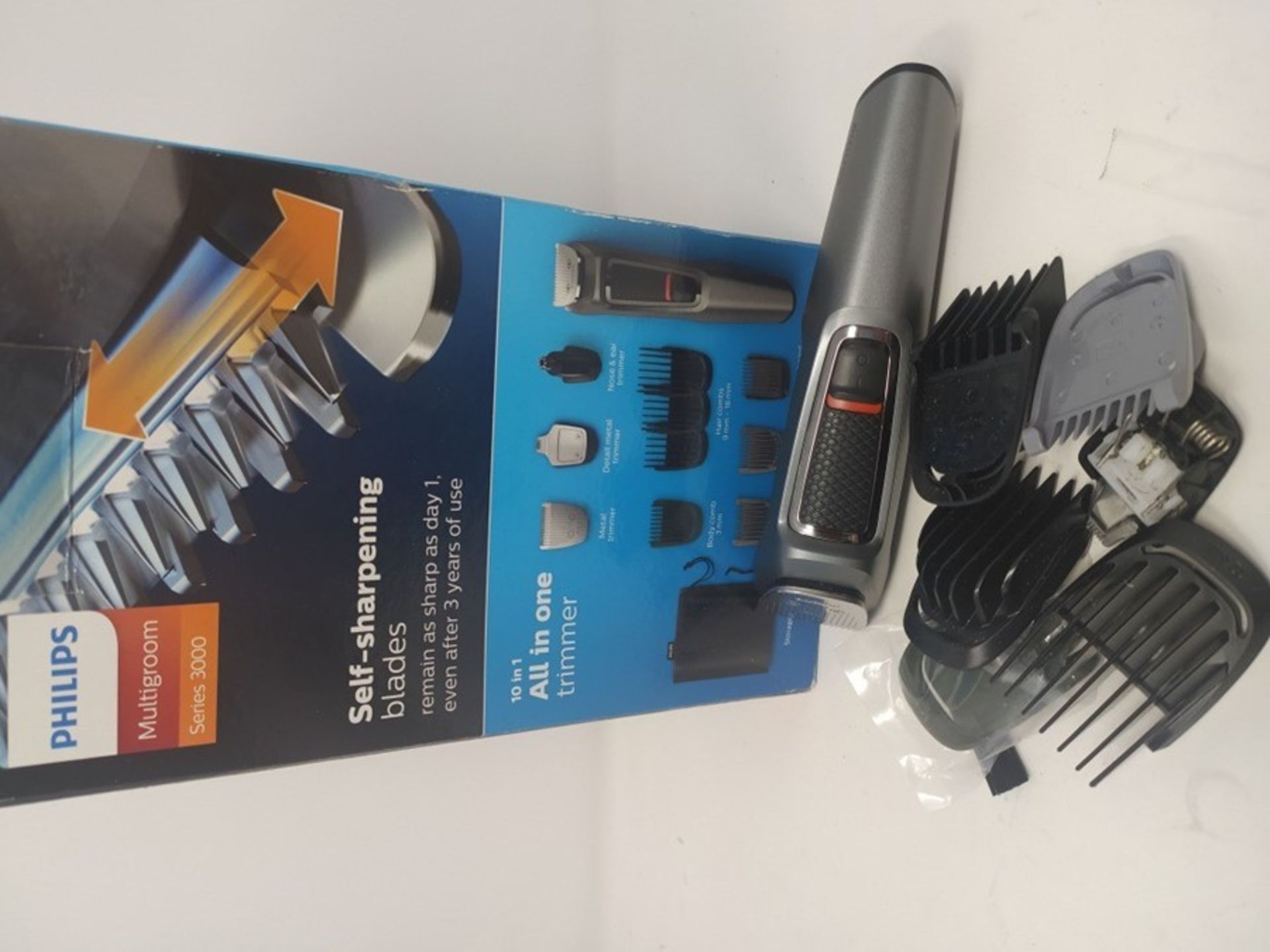 Philips 10-in-1 All-In-One Trimmer, Series 3000 Grooming Kit, Beard Trimmer, Hair Clip - Image 2 of 2