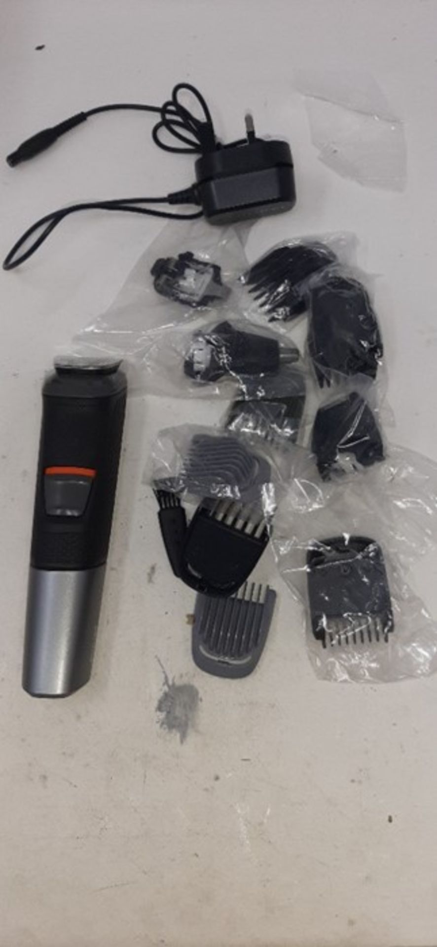 Philips 11-in-1 All-In-One Trimmer, Series 5000 Grooming Kit, Beard Trimmer, Hair Clip - Image 2 of 2