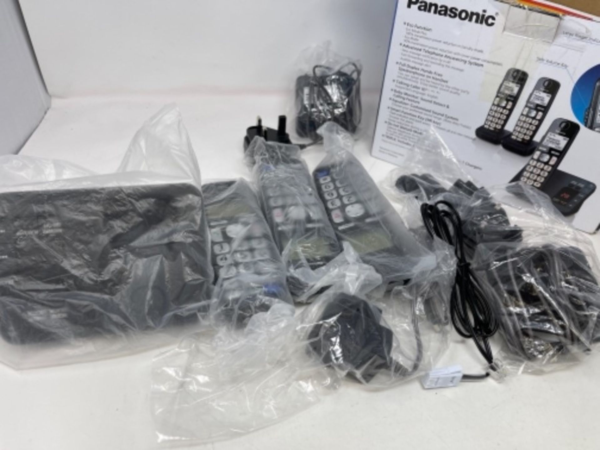 RRP £69.00 Panasonic KX-TGE723 Big Button DECT Cordless Telephone with Nuisance Call Blocker & Di - Image 2 of 2