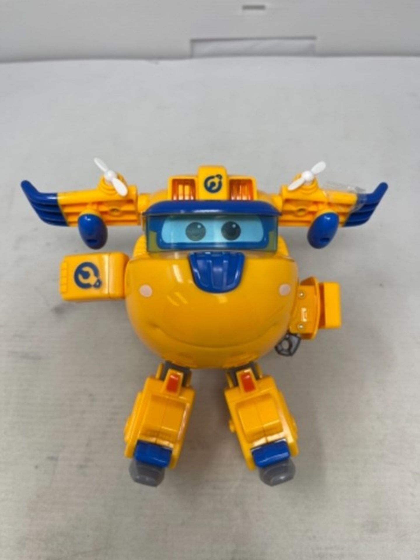 Super Wings EU740430 Character Deluxe Transforming Supercharged Donnie, Yellow - Image 3 of 3