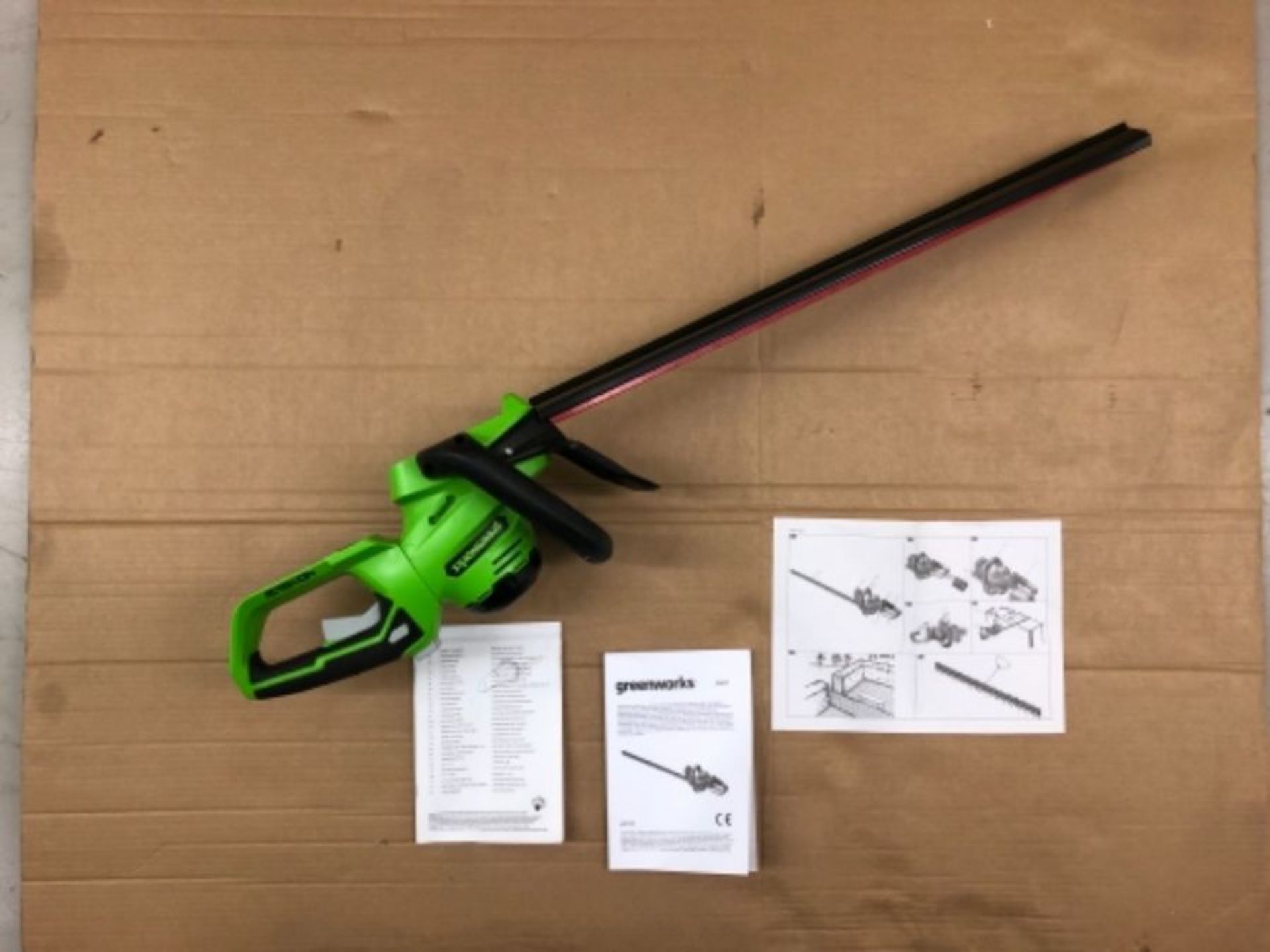 RRP £80.00 Greenworks Battery Hedge Trimmer G40HT (Li-Ion 40V 61cm Cutting Length 27 mm Tooth Spa - Image 2 of 2