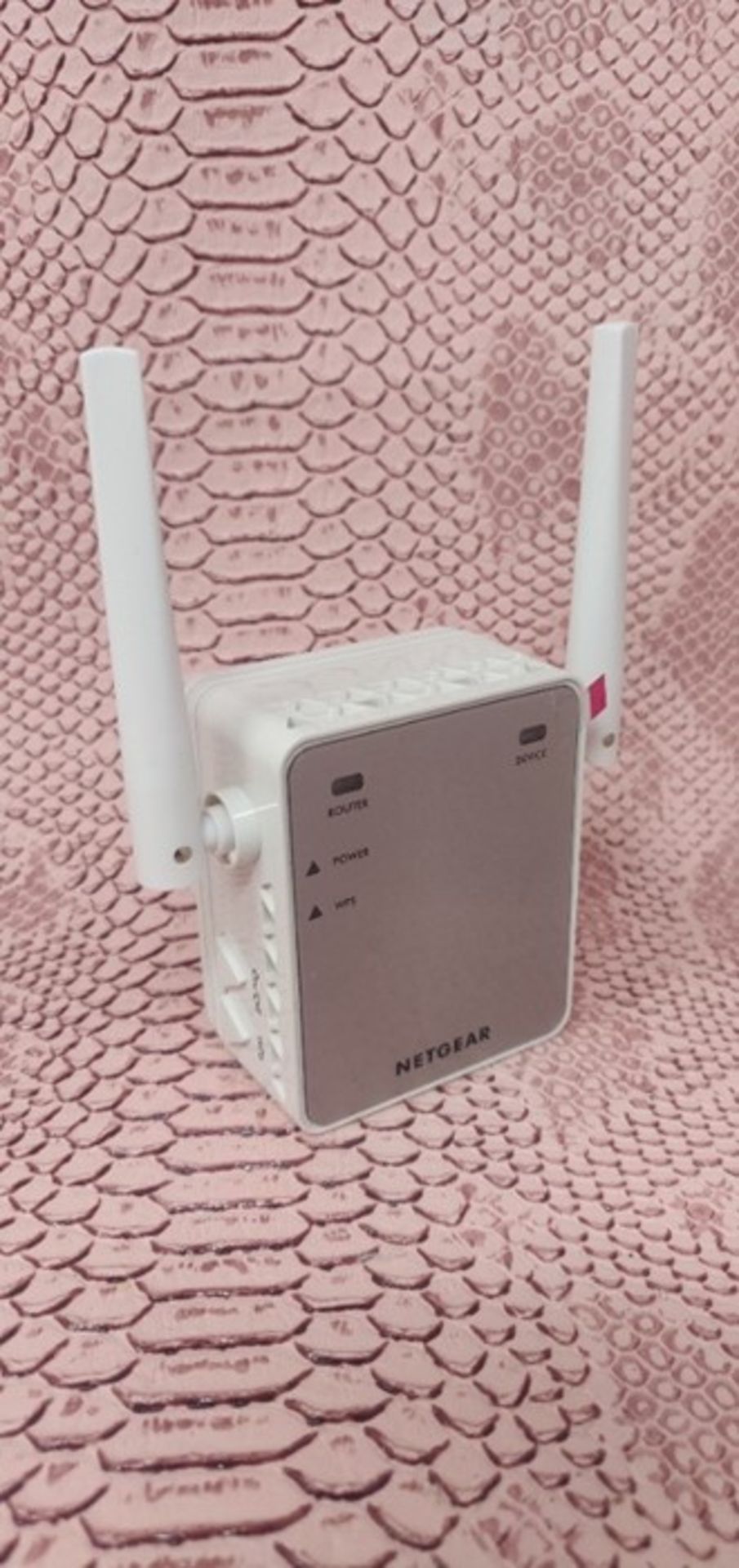 NETGEAR Wi-Fi Range Extender EX2700 - Coverage up to 600 sq.ft. and 10 devices with N3 - Image 2 of 3