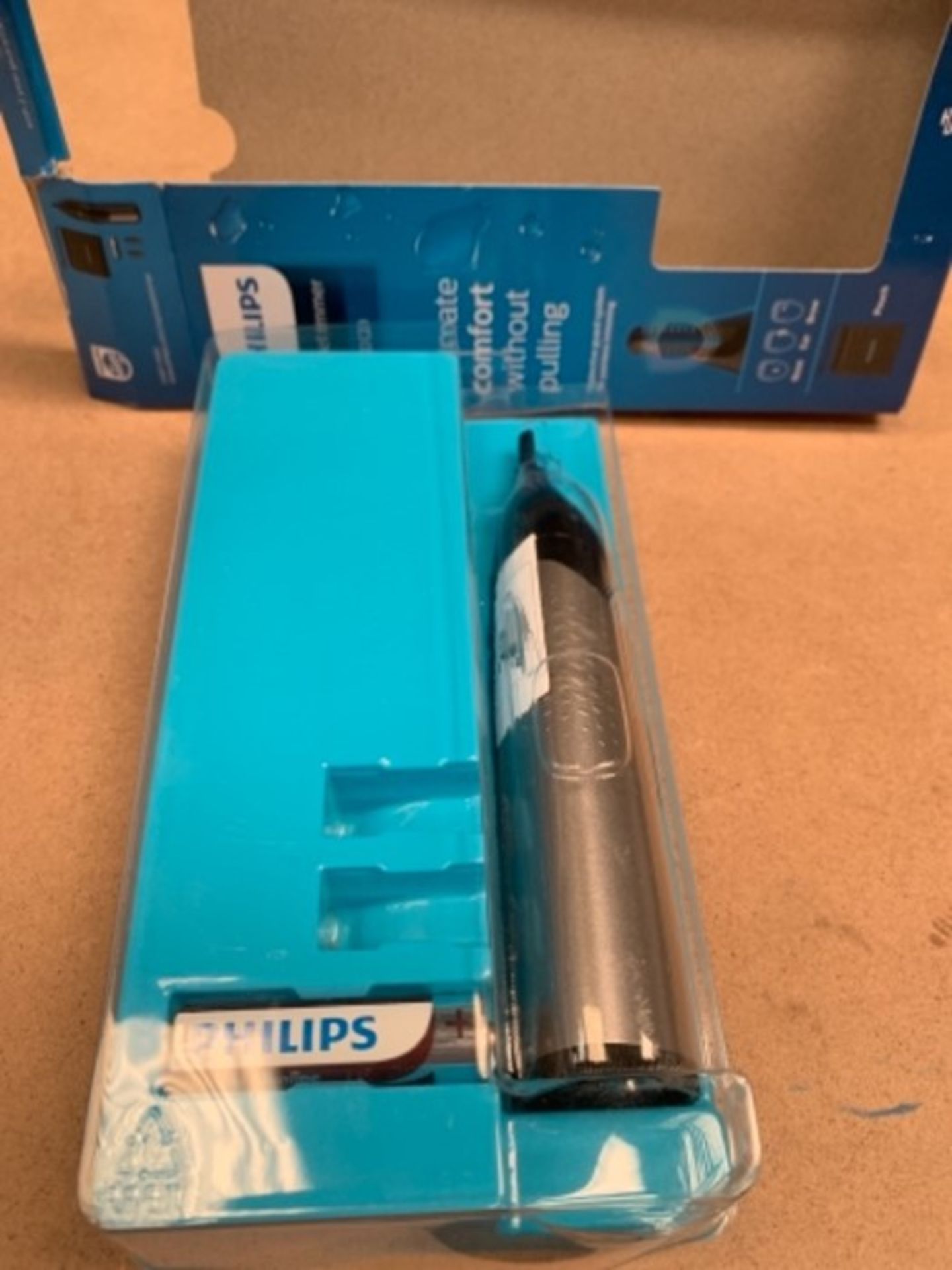 Philips Nose Hair Trimmer, Series 3000 Nose, Ear and Eyebrow Trimmer Showerproof with - Image 2 of 2