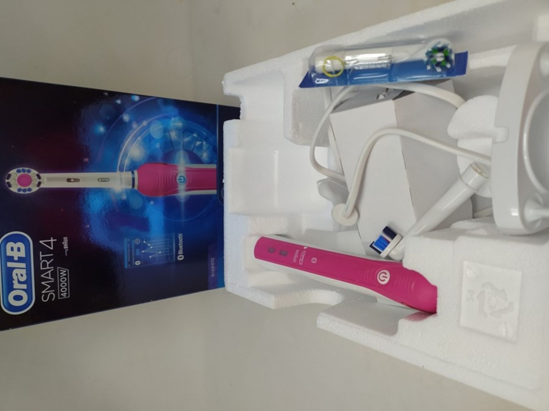 RRP £59.00 Oral-B Smart 4 4000W 3D White Electric Toothbrush Rechargeable, 1 App Pink Connected H - Image 2 of 2