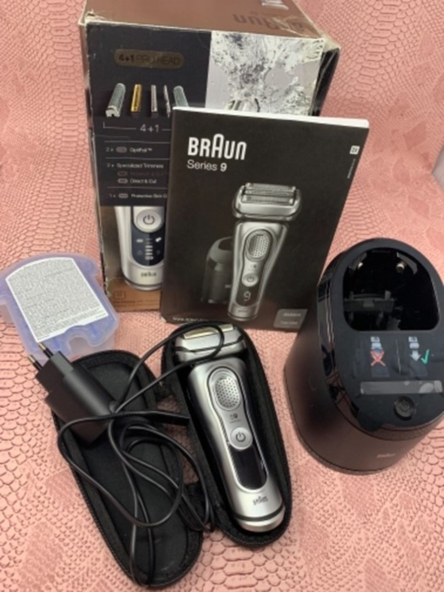 RRP £193.00 Braun Series 9 9390cc Latest Generation Electric Razor, Shaver with a Clean and Charge - Image 3 of 3