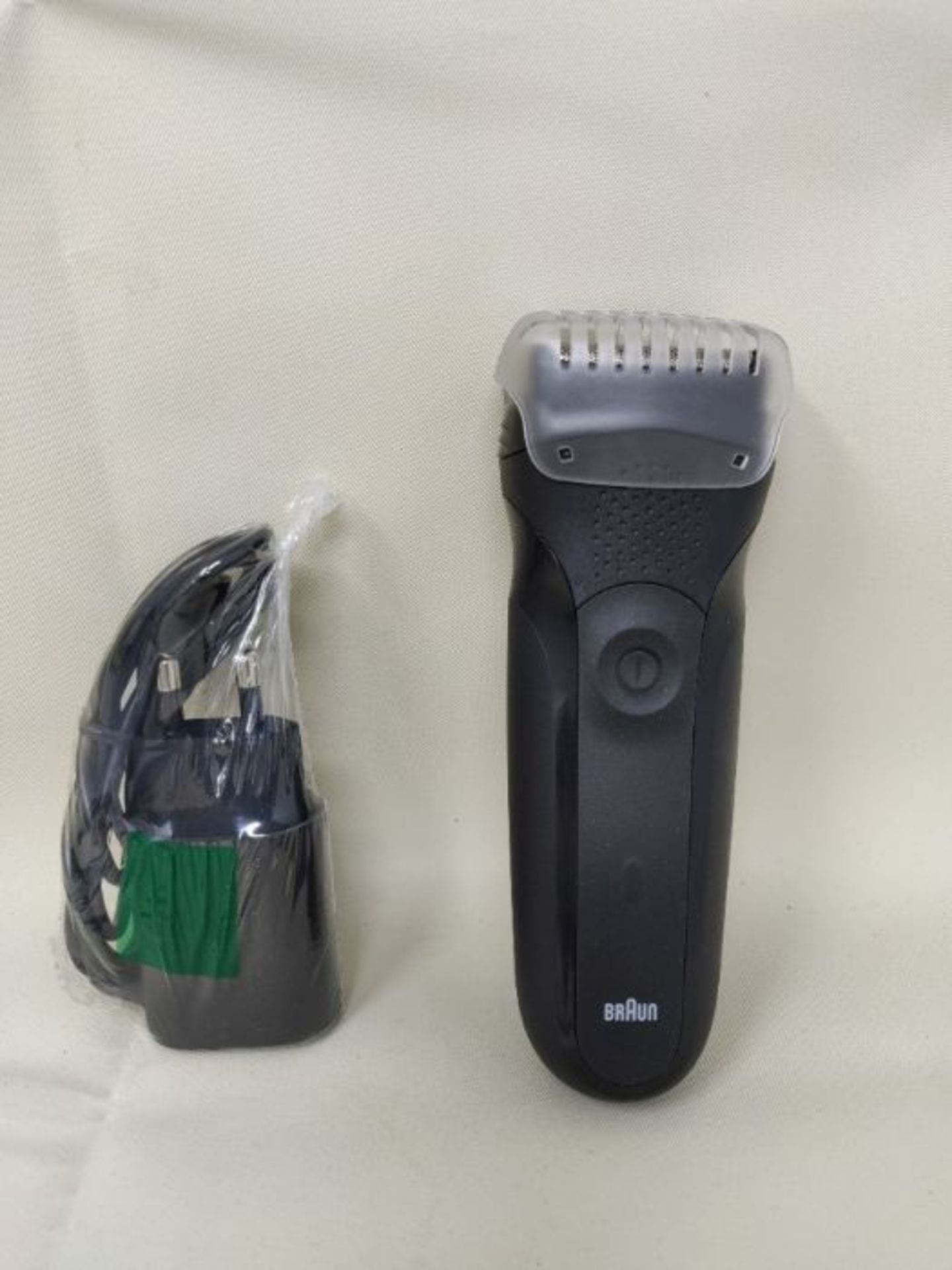 Braun Series 3 300 Electric Shaver Electric Razor for Men with 3 Flexible Blades Recha - Image 3 of 3