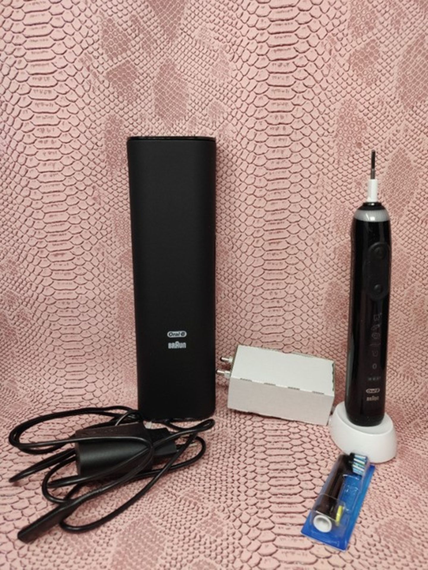 RRP £99.00 Oral-B Genius X with Artificial Intelligence Black Electric Toothbrush, 1 Toothbrush H - Image 3 of 3