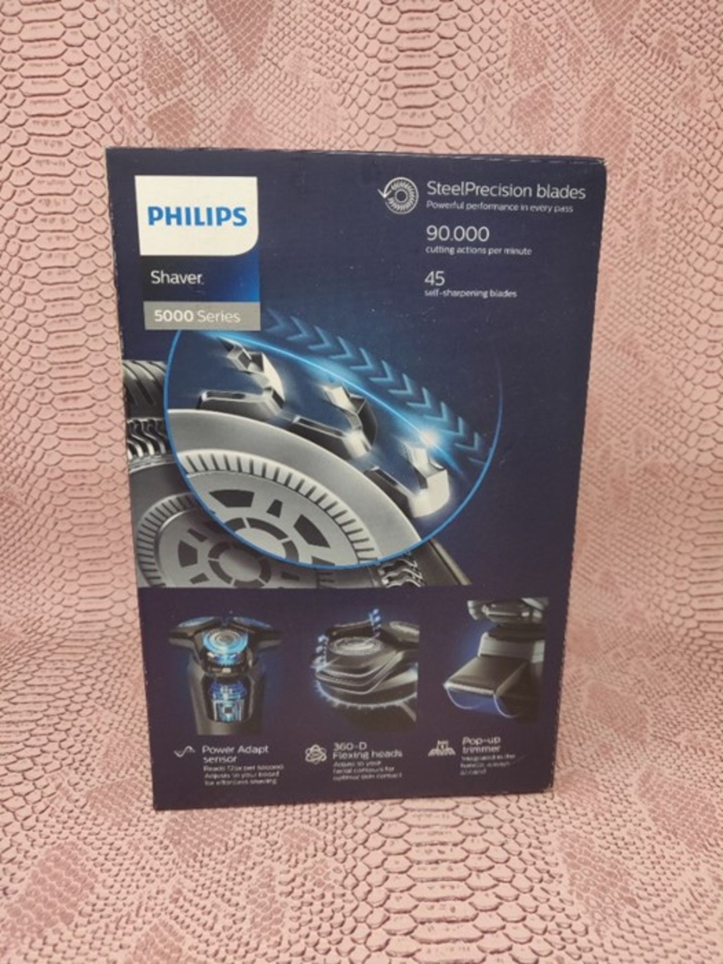 RRP £89.00 Philips Shaver Series 5000 Dry and Wet Electric Shaver for Men (Model S5588/30) - Image 2 of 3