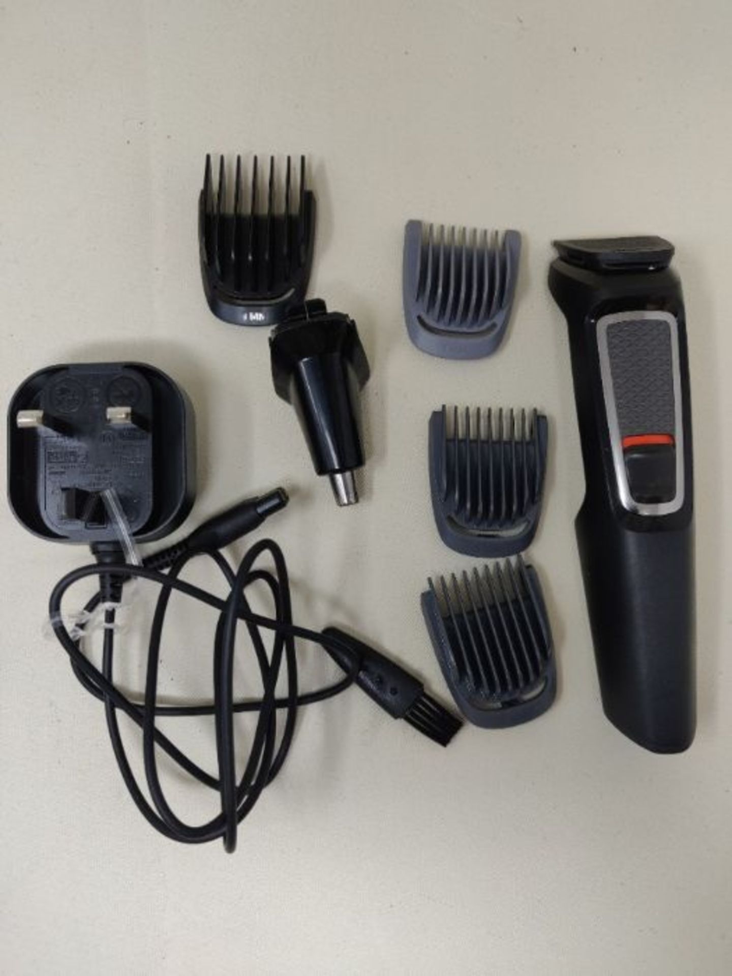 Philips 7-in-1 All-In-One Trimmer, Series 3000 Grooming Kit for Beard & Hair with 7 At - Image 3 of 3