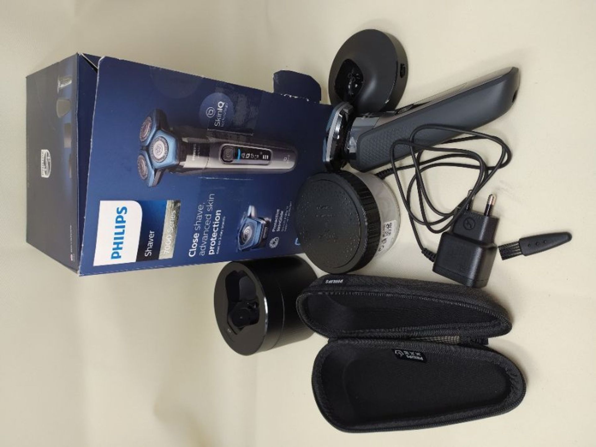 RRP £229.00 Philips Shaver Series 7000 Dry and Wet Elect - Image 2 of 3