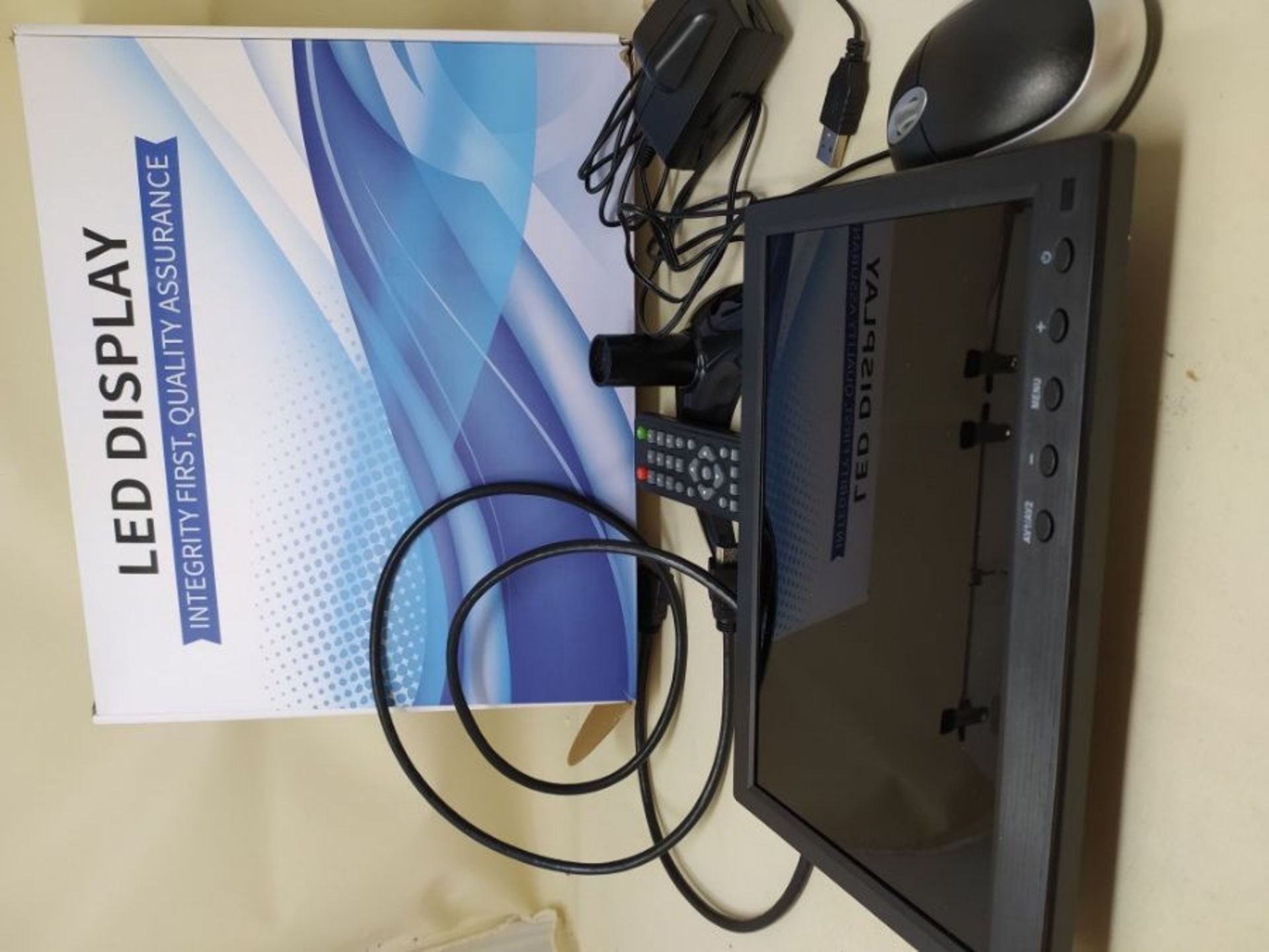 RRP £64.00 Kenowa 10.1 inch Monitor Portable TFT LCD 1366 x 768 with HDMI VGA BNC AV USB port Sma - Image 2 of 2