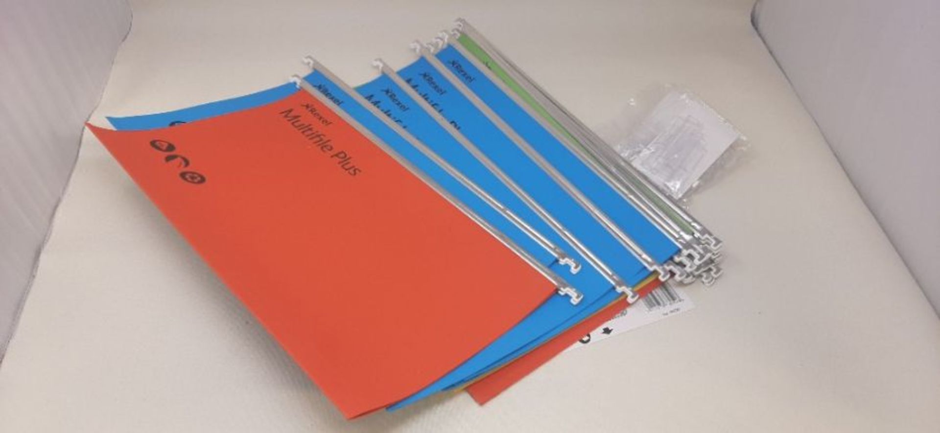 Rexel Foolscap Suspension Files with Tabs and Inserts for Filing Cabinets, 15 mm V-bas - Image 2 of 2