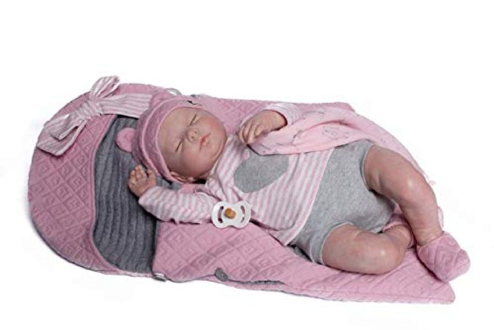 RRP £145.00 [CRACKED] Puppe Guca - Puppe Reborn Emma Pyjamita grau mit Lätzchen, Musselin und Ros