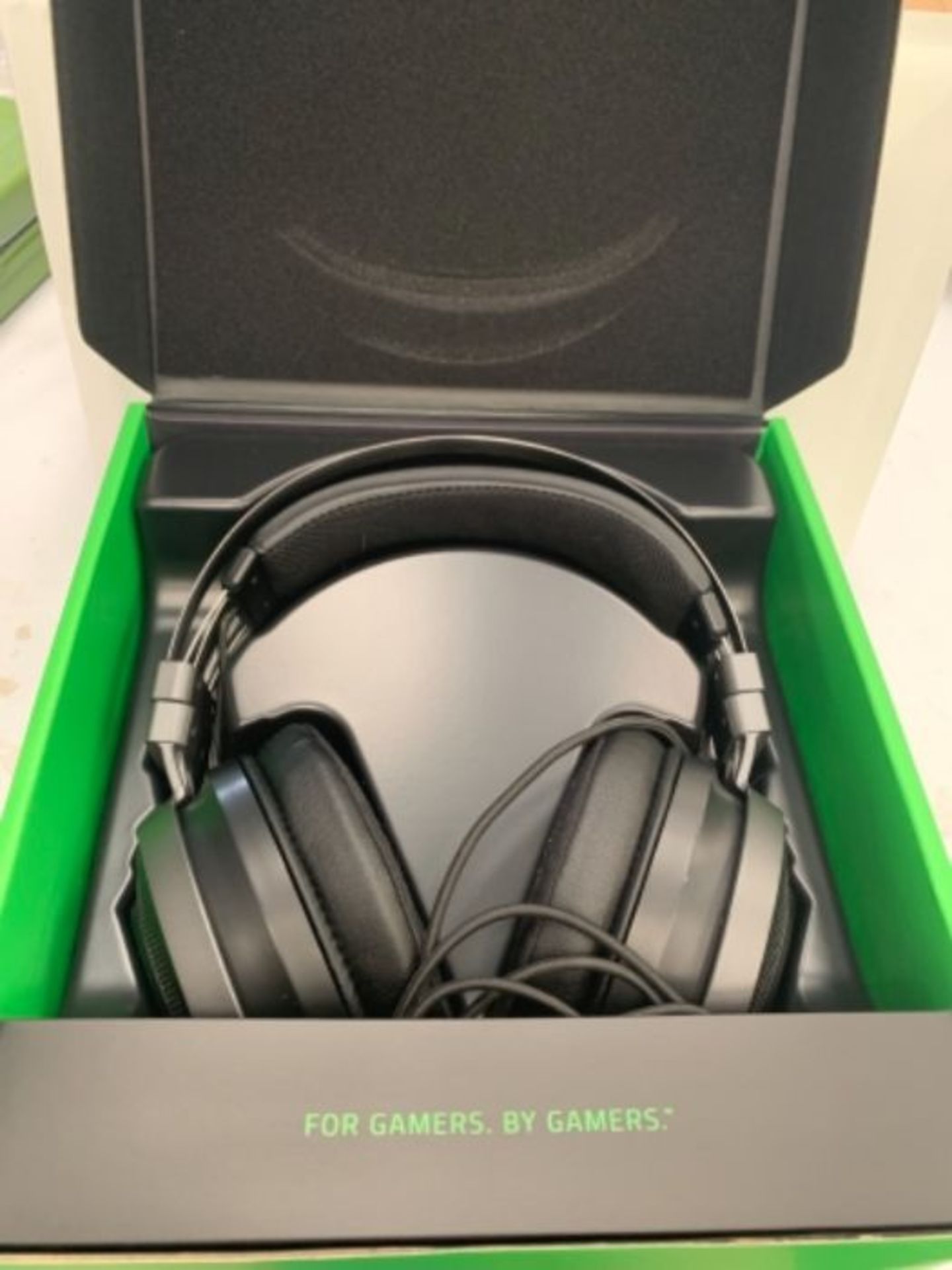 RRP £140.00 Razer Nari Ultimate: Gaming Headset with THX Spatial Audio, Cooling Gel-Infused Cushio - Image 2 of 2