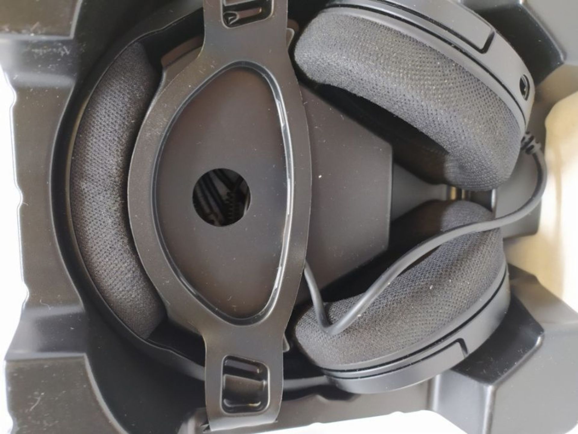 Corsair HS35 Stereo Gaming Headset, Custom 50 mm Neodymium Speakers, Detachable Unidir - Image 2 of 2