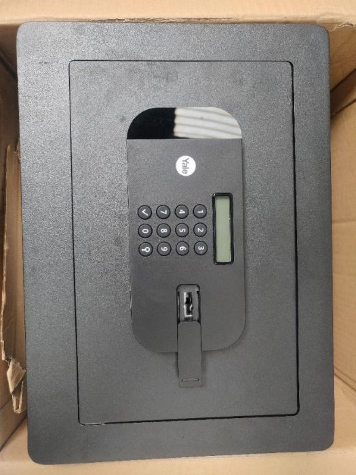 RRP £129.00 Yale YSEB/250/EB1 Motorised High Security Home Safe - Digital Pin Code Access, Laser C - Image 3 of 3