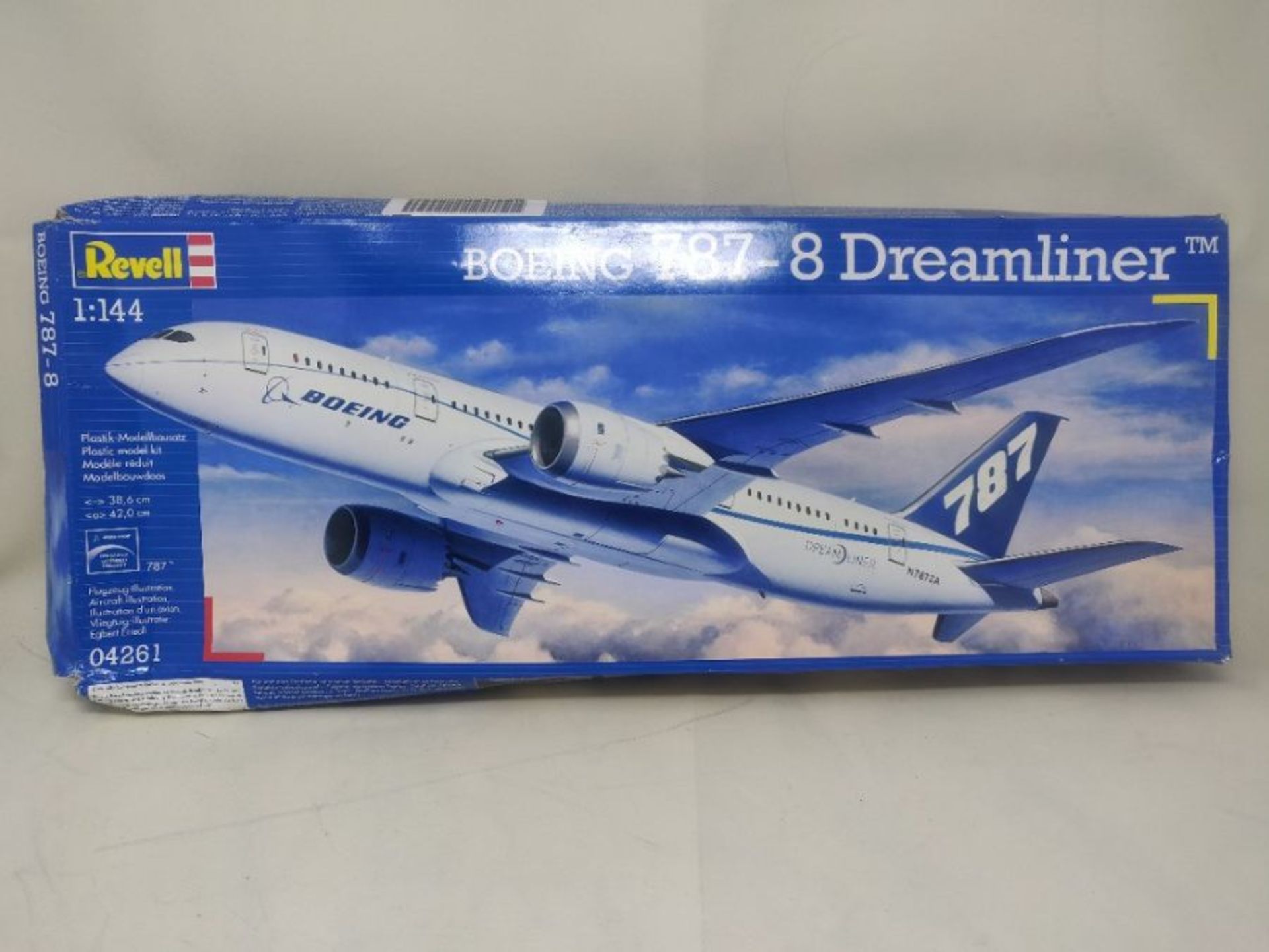 Revell 04261 Boeing 787-8 Dreamliner Model Kit - Image 2 of 3