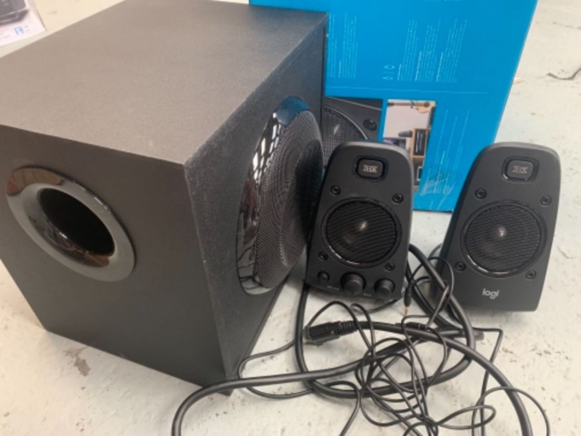 RRP £129.00 Logitech Z623 THX 2.1 Speaker System with Subwoofer, THX Certified Audio, 400 Watts Pe - Image 3 of 3