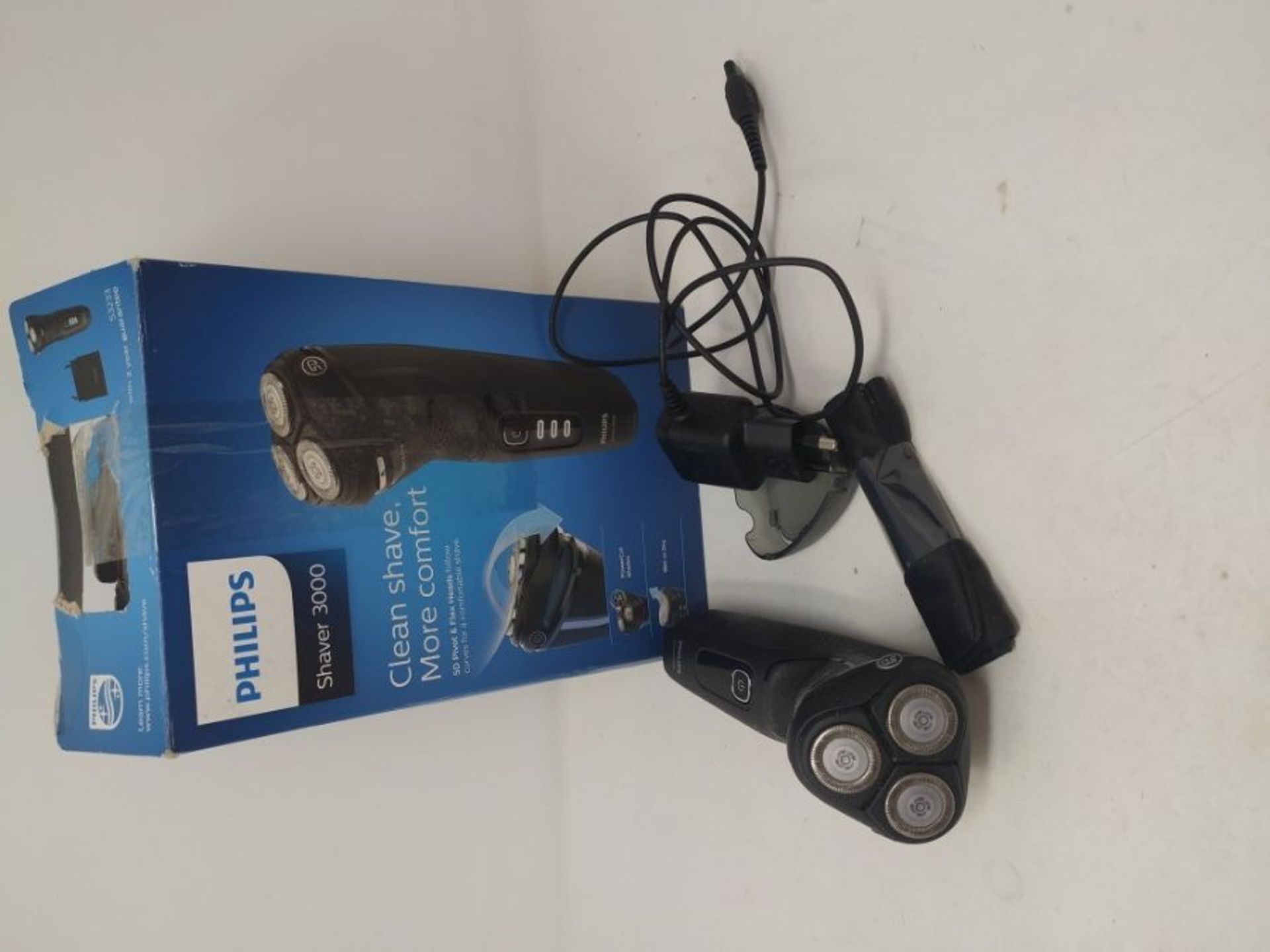 RRP £59.00 Philips Shaver Series 3000 with Powercut Blades, Wet & Dry Men's Electric Shaver with - Image 2 of 2