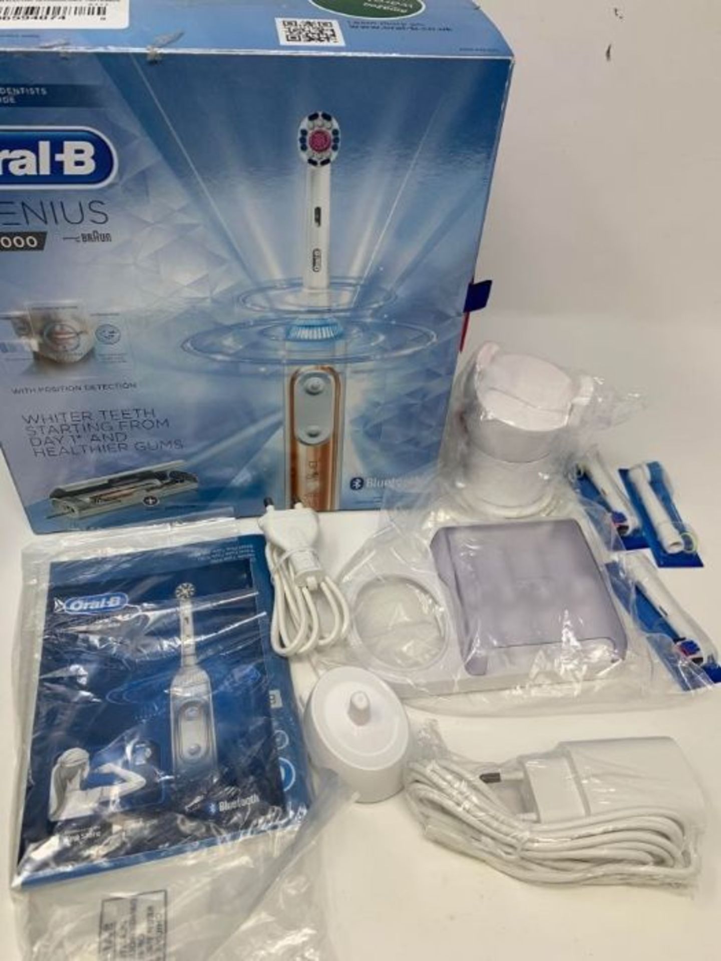 RRP £116.00 Oral-B Genius 9000 3D White Electric Toothbrush Powered By Braun (Missing toothbrush a