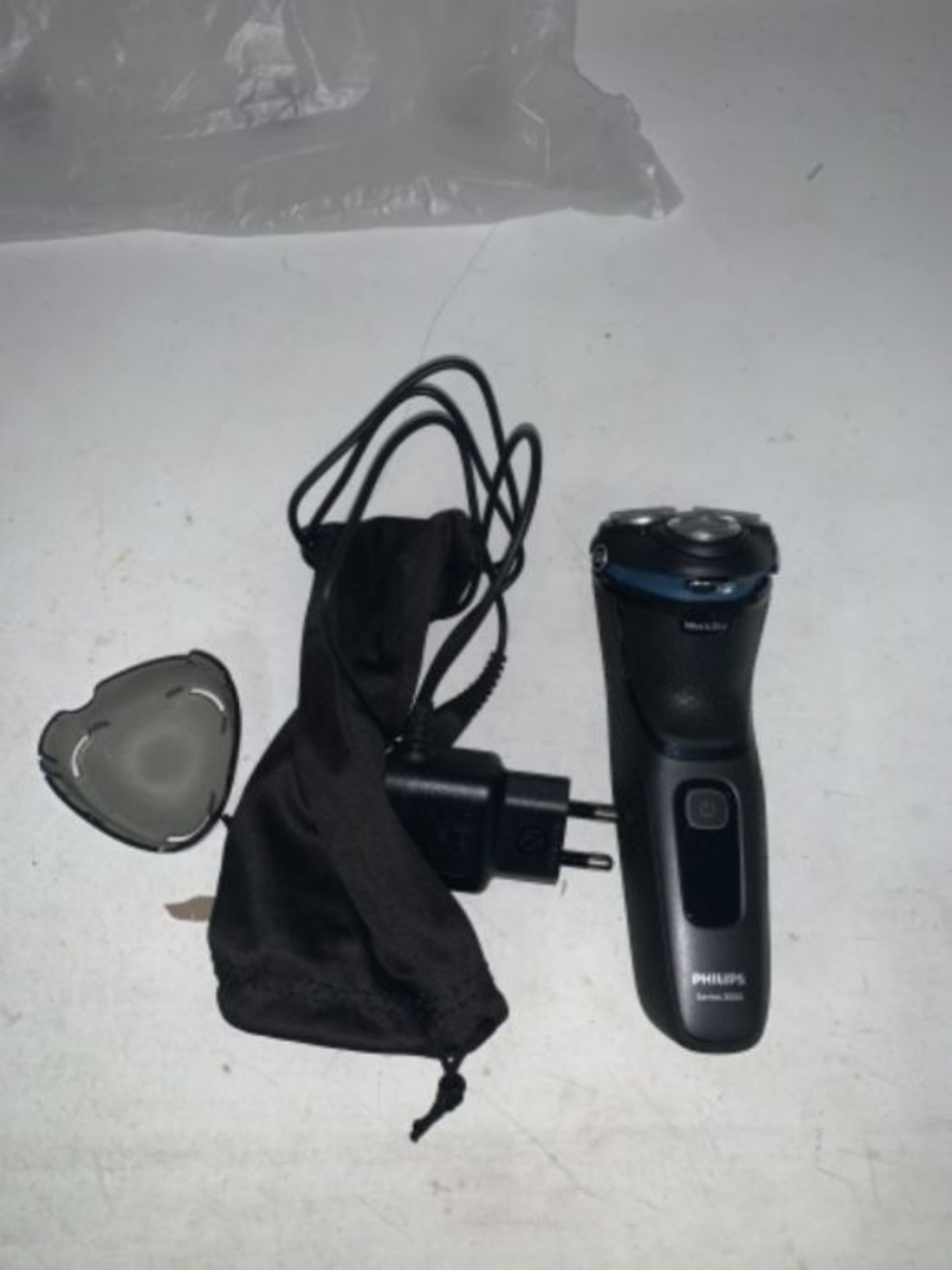 RRP £64.00 Philips Shaver Series 3000 with Powercut Blades, Wet & Dry Men's Electric Shaver with - Image 2 of 2
