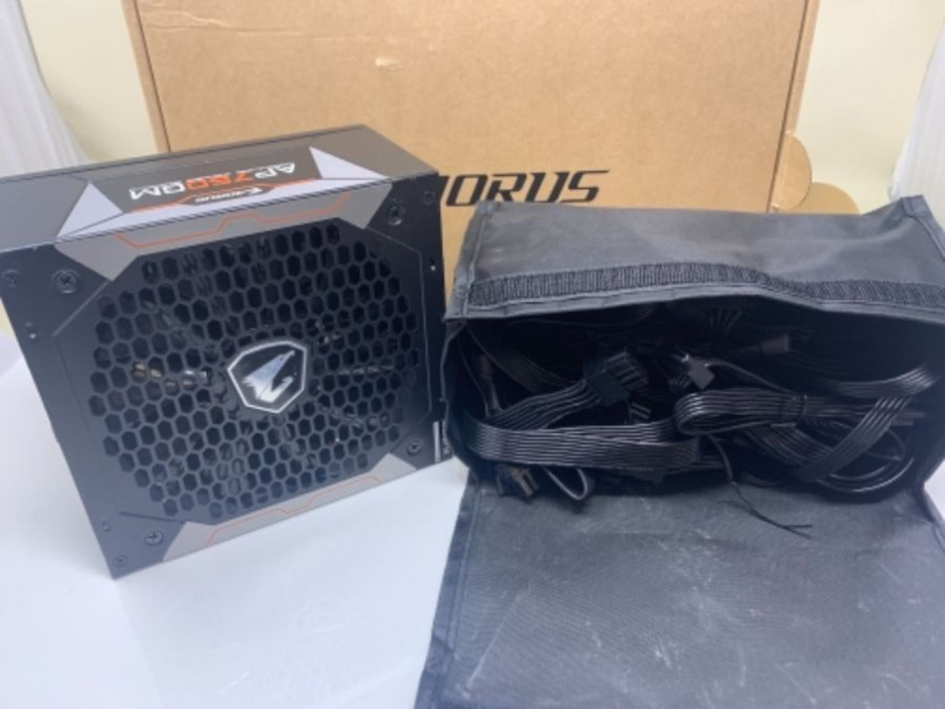 RRP £114.00 Gigabyte GP-AP750GM-UK Aorus P750W 750W 135mm Smart Fan 80 PLUS Gold Fully Modular PSU - Image 3 of 3