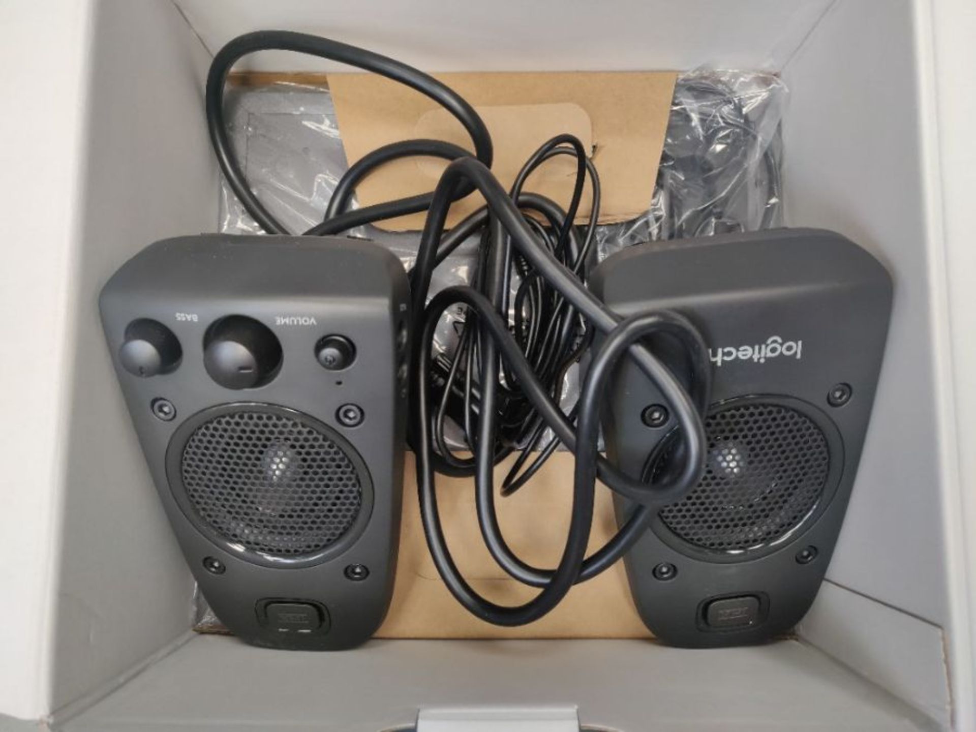 RRP £84.00 Logitech Z625 THX 2.1 Speaker System with Subwoofer, EU PLUG, THX Certified Audio, 400 - Image 3 of 3