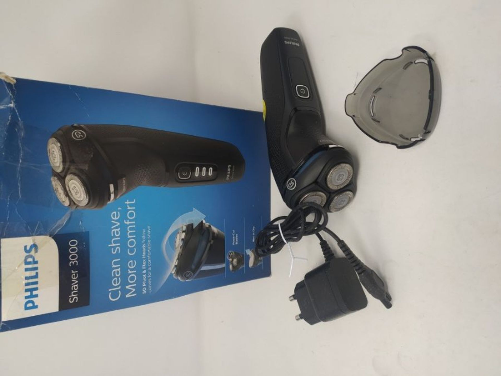 RRP £59.00 Philips Shaver Series 3000 with Powercut Blades, Wet & Dry Men's Electric Shaver with - Image 2 of 2
