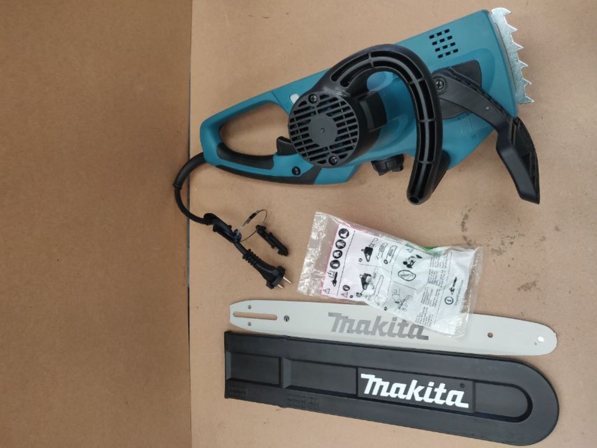 RRP £108.00 Makita UC4041A/2 240V 40cm Electric Chainsaw - Image 3 of 3
