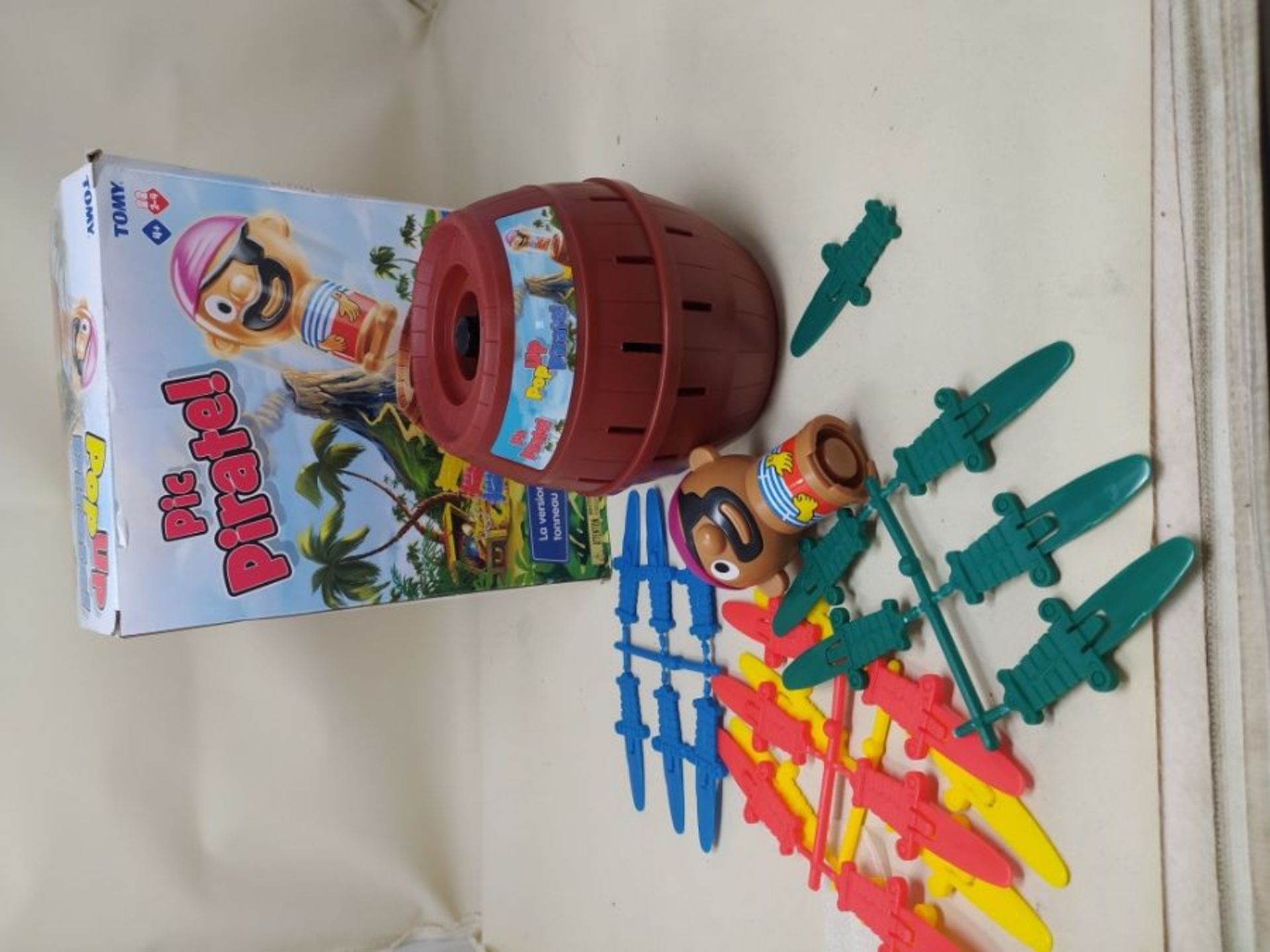 TOMY Games T7028 TOMY Pop Up Pirate Classic Children's Action Board Game Toy, Wood-Cho - Image 2 of 2