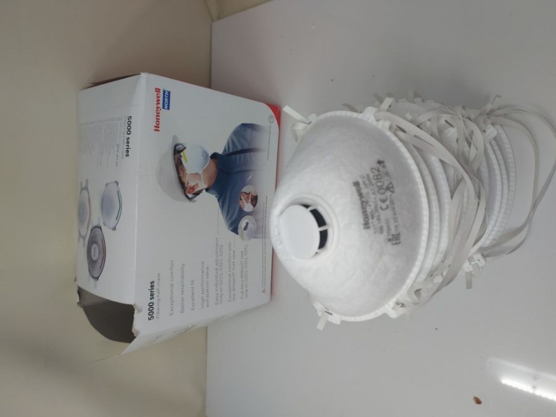 Honeywell 1015635 Comfort 5311 Single-Use Moulded Mask with Valve FFP3V NR D - Size M/ - Image 2 of 2