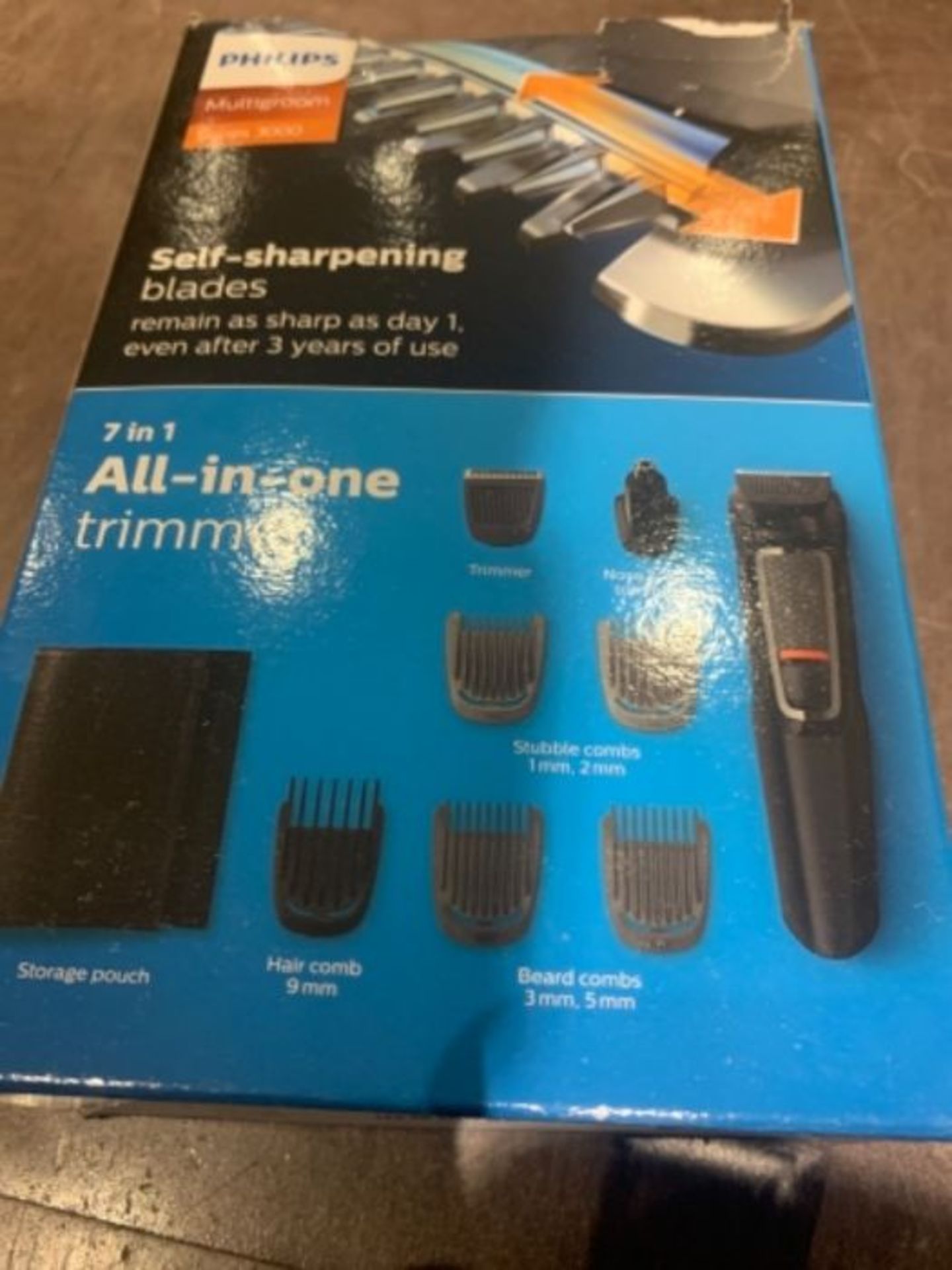 Philips 7-in-1 All-In-One Trimmer, Series 3000 Grooming Kit, Beard Trimmer and Hair Cl - Image 2 of 3