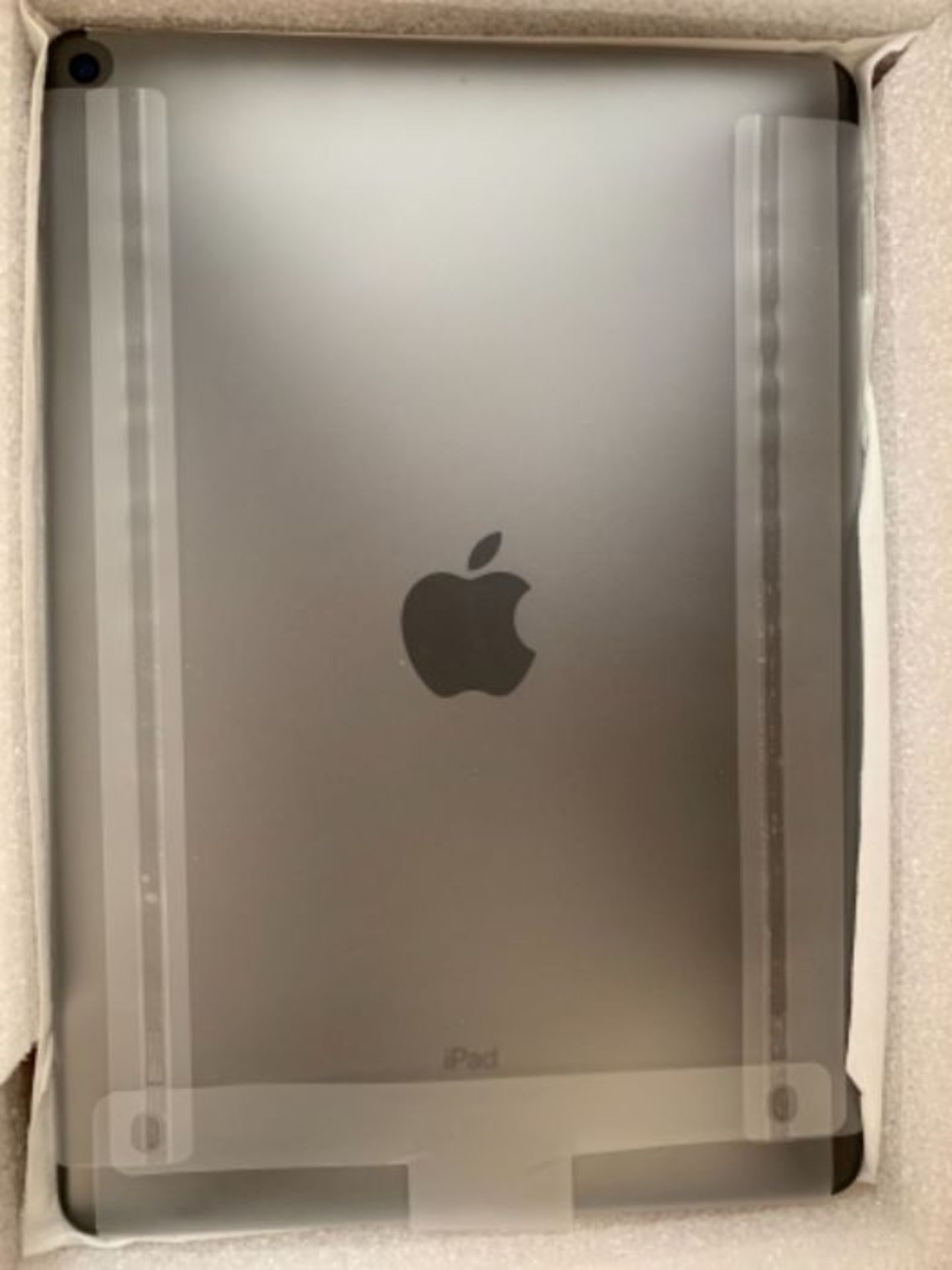 RRP £332.00 Apple iPad Air 3 (2019) 64GB Wi-Fi - Space Grey (NO ICLOUD) - Image 3 of 3