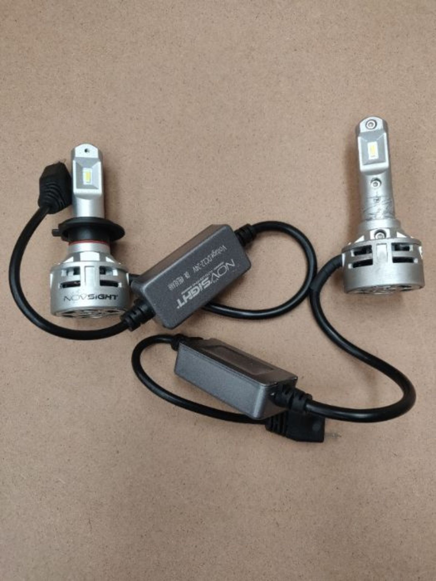 NOVSIGHT H7 LED Headlight Bulbs 10000LM (2x5000LM) 60W(2x30W) 6500K Cool White - 2 Yea - Image 2 of 2