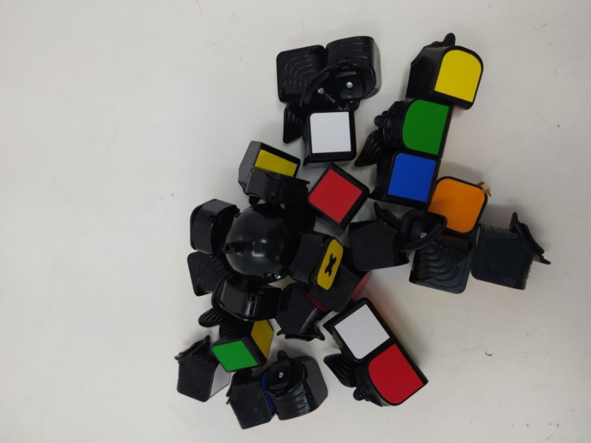 Rubikâ¬ "!s Connected - The Connected Electronic Rubikâ¬ "!s Cube That Allows Yo - Bild 2 aus 2