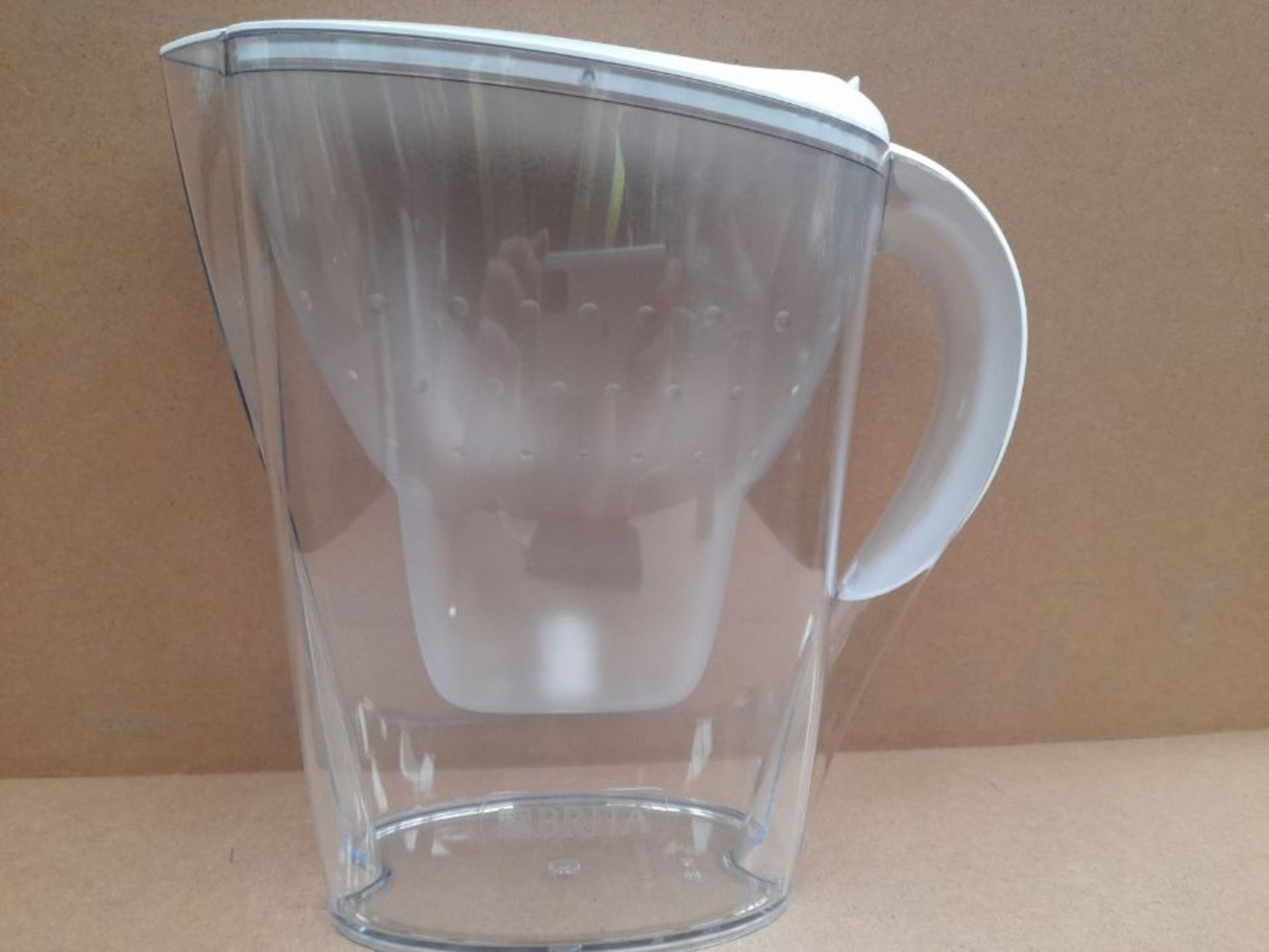 BRITA Marella fridge water filter jug for reduction of chlorine, limescale and impurit - Image 3 of 3