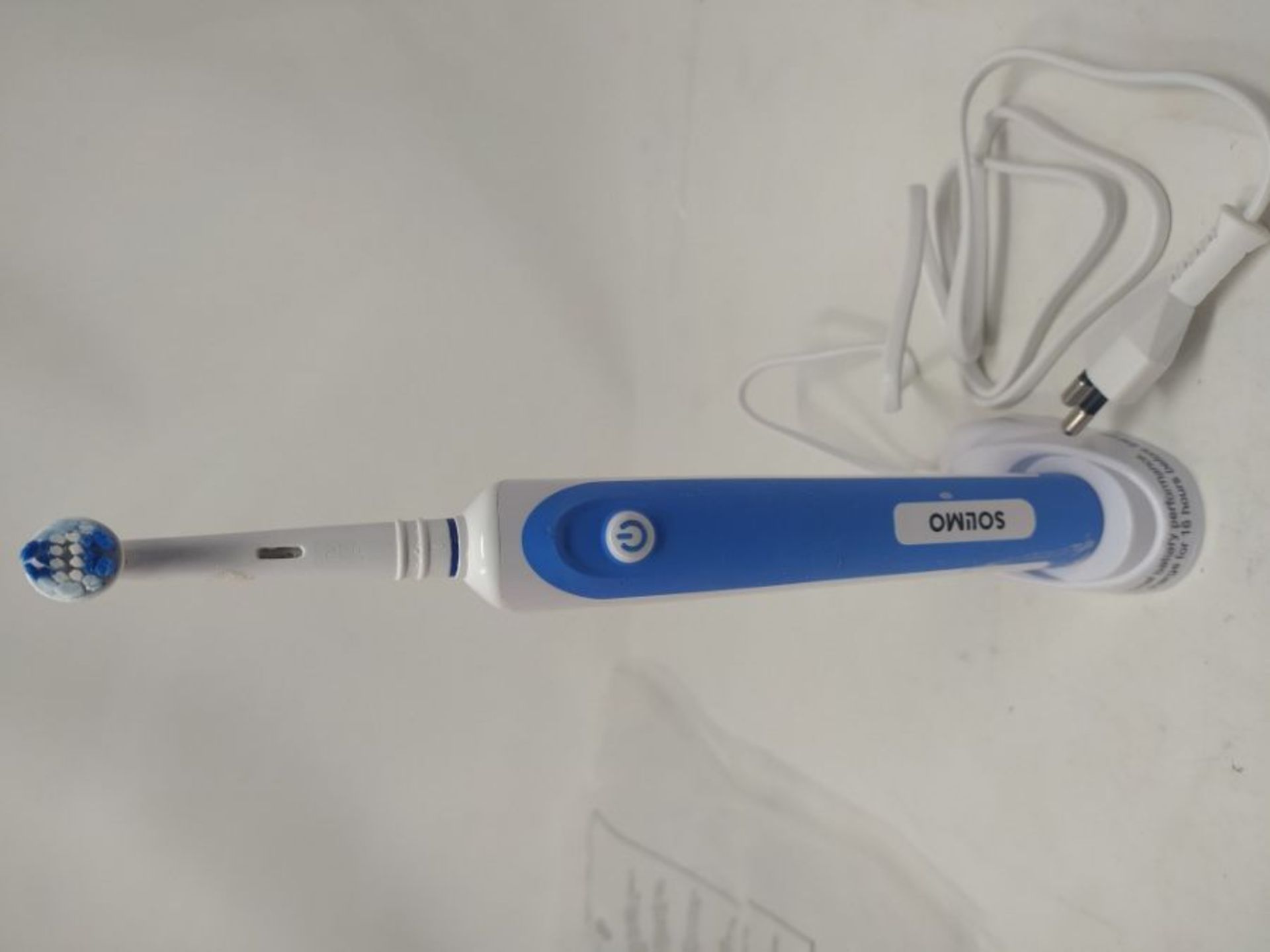 Amazon Brand - Solimo Electric Rechargeable Toothbrush + 2 Clean Plus Brush Heads (wit - Image 2 of 2